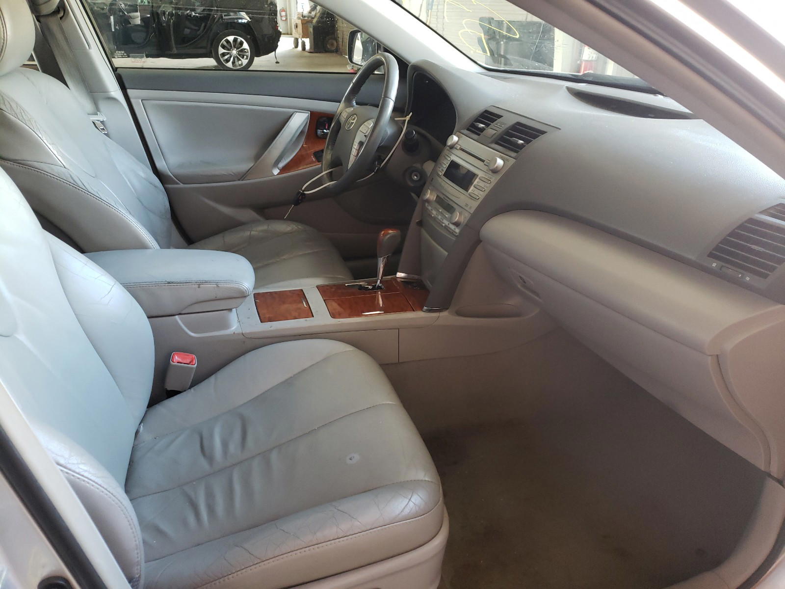 Photo 5 from auction – 2010 TOYOTA CAMRY BASE with VIN 4T4BF3EK2AR037811