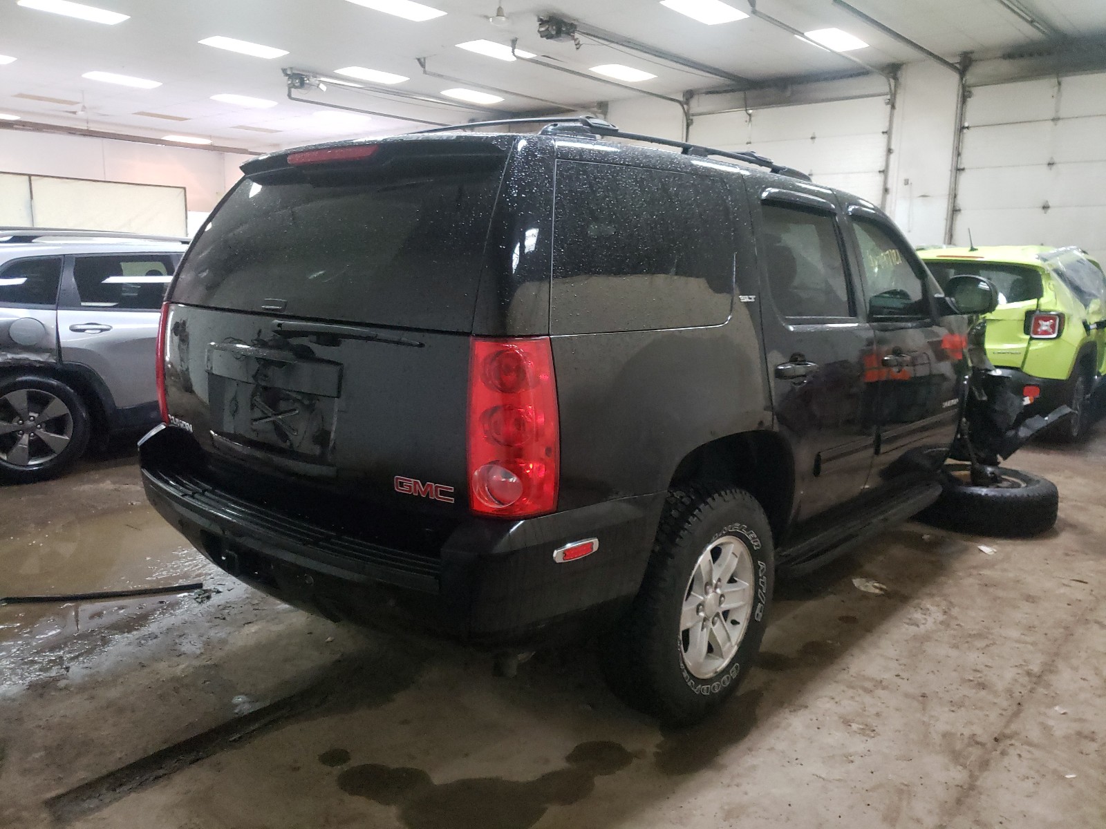 Photo 4 from auction – 2013 GMC YUKON SLT with VIN 1GKS2CE08DR213393