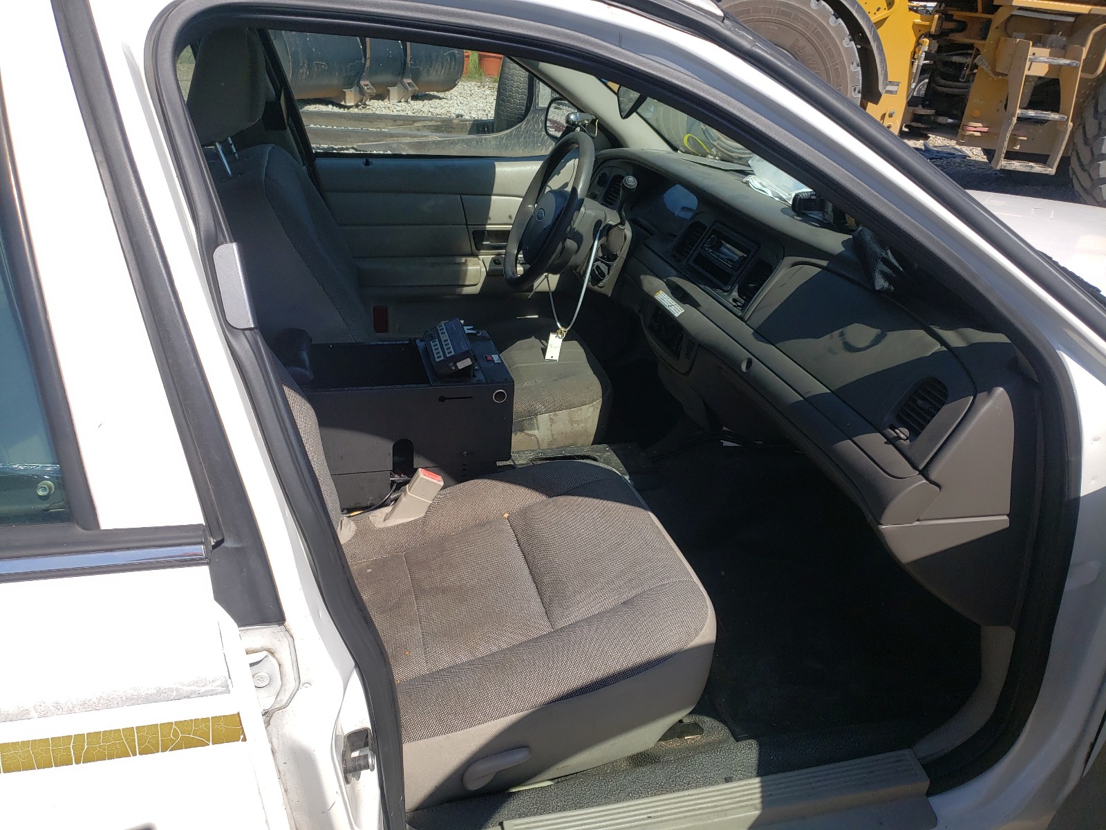 Photo 5 from auction – 2008 FORD CROWN VICT with VIN 2FAFP71V88X120608