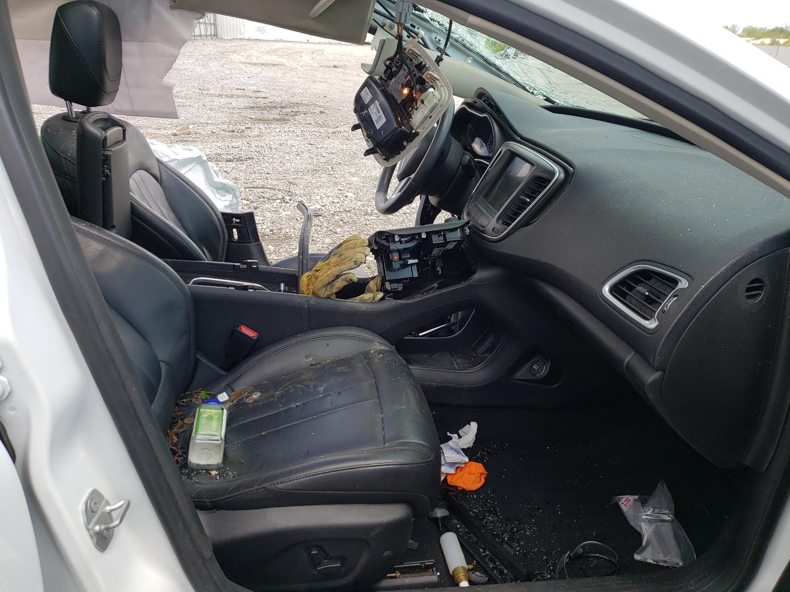 Photo 5 from auction – 2015 CHRYSLER 200 C with VIN 1C3CCCEG1FN727644