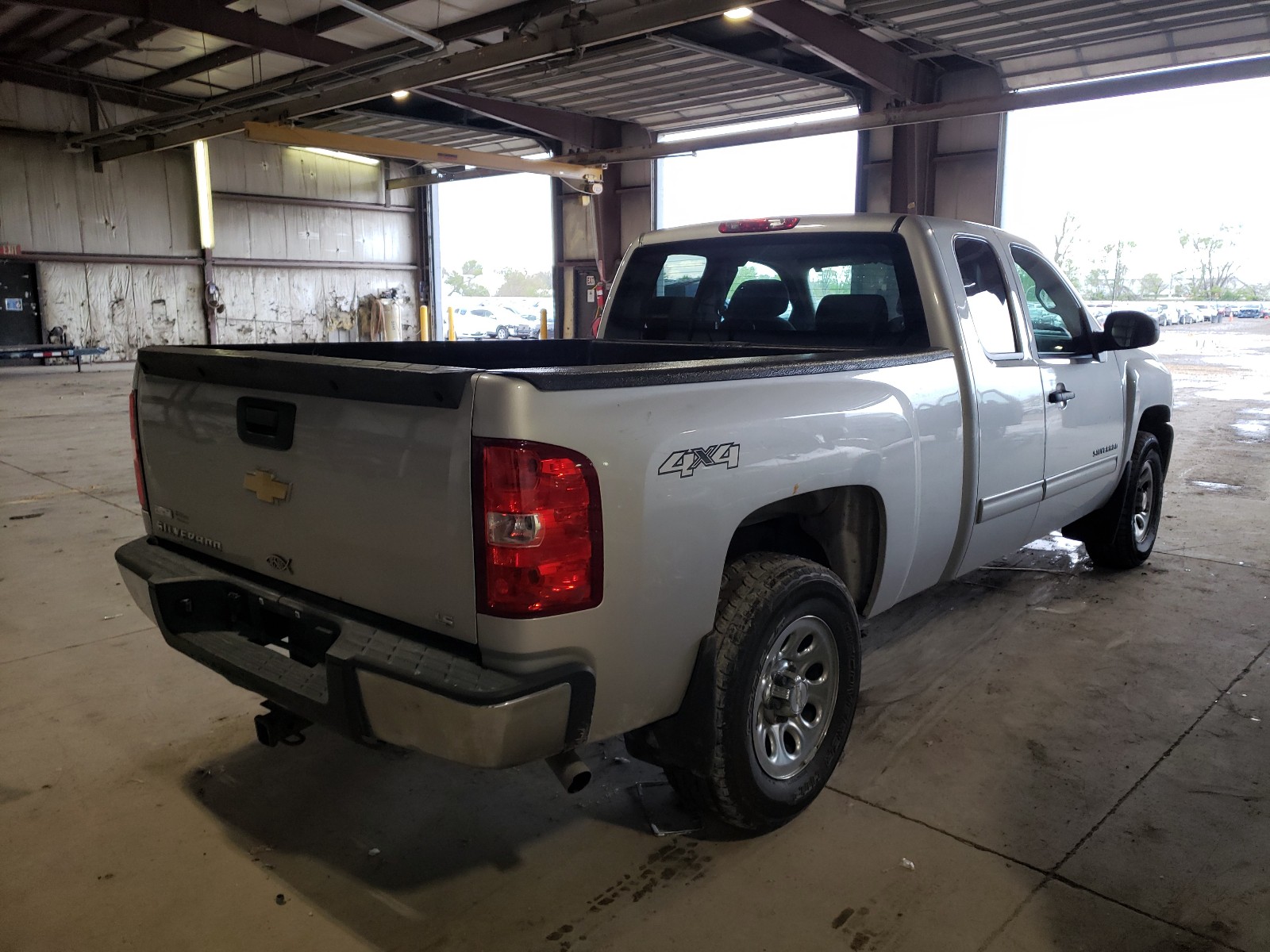 Photo 4 from auction – 2011 CHEVROLET SILVERADO with VIN 1GCRKREAXBZ300828