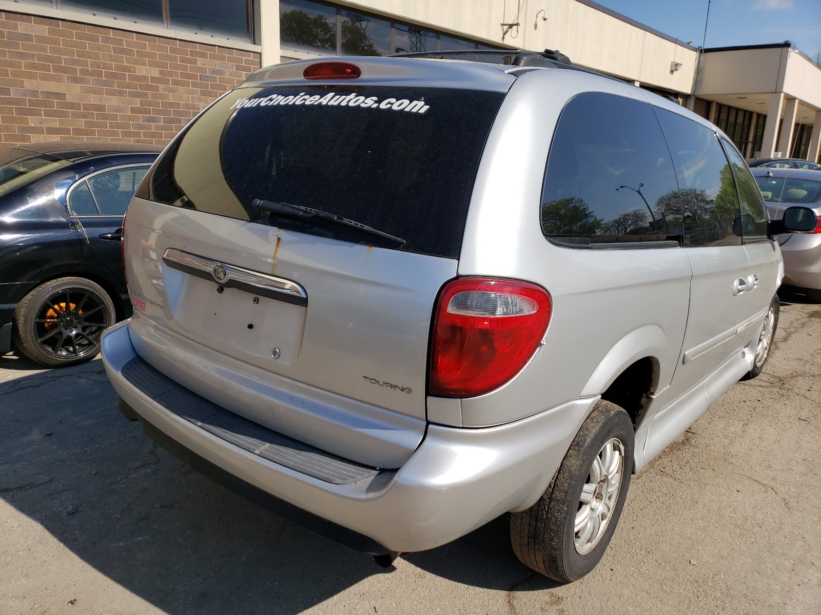 Photo 4 from auction – 2005 CHRYSLER TOWN & COU with VIN 2C4GP54L25R249666