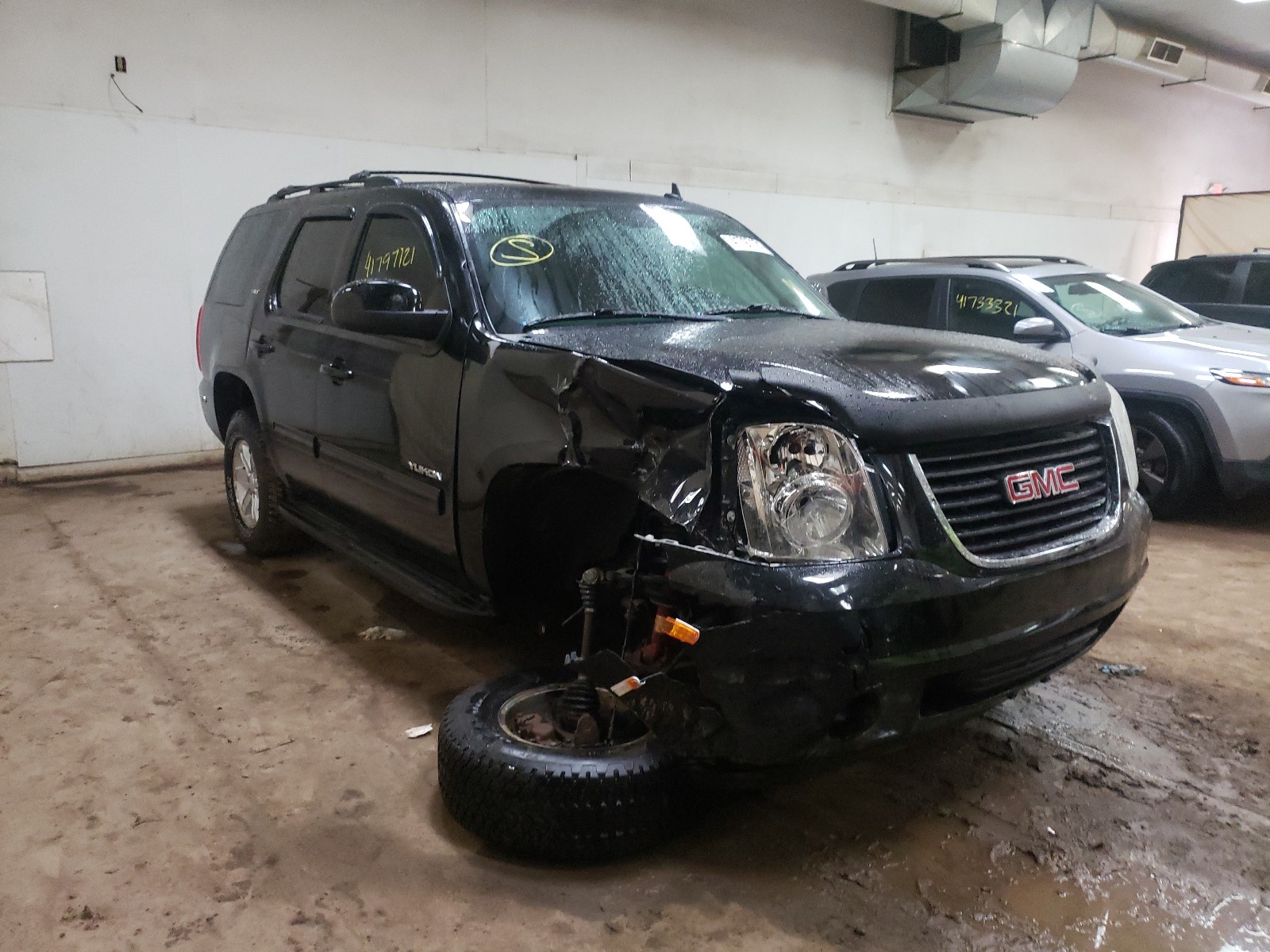 GMC YUKON SLT 2013 with VIN 1GKS2CE08DR213393 - Photo from auction