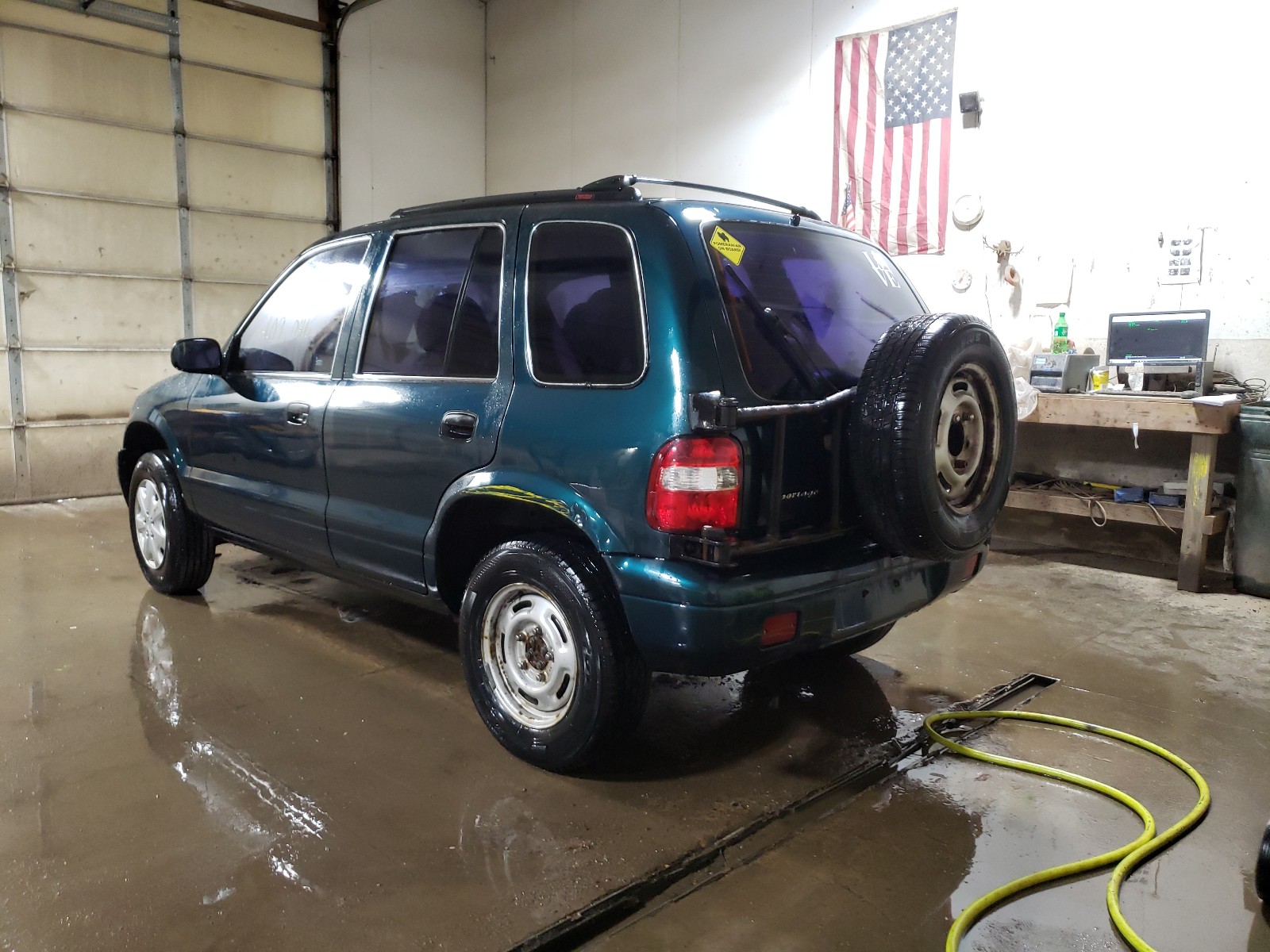 Photo 3 from auction – 2000 KIA SPORTAGE with VIN KNDJB723XY5671544