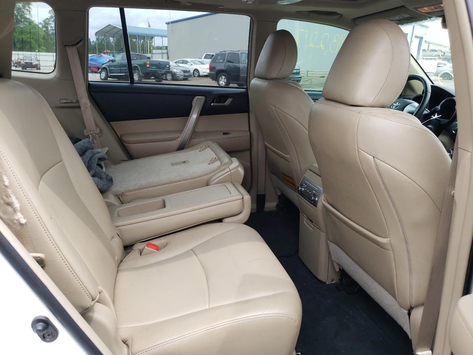 Photo 6 from auction – 2012 TOYOTA HIGHLANDER with VIN 5TDBK3EH6CS128781
