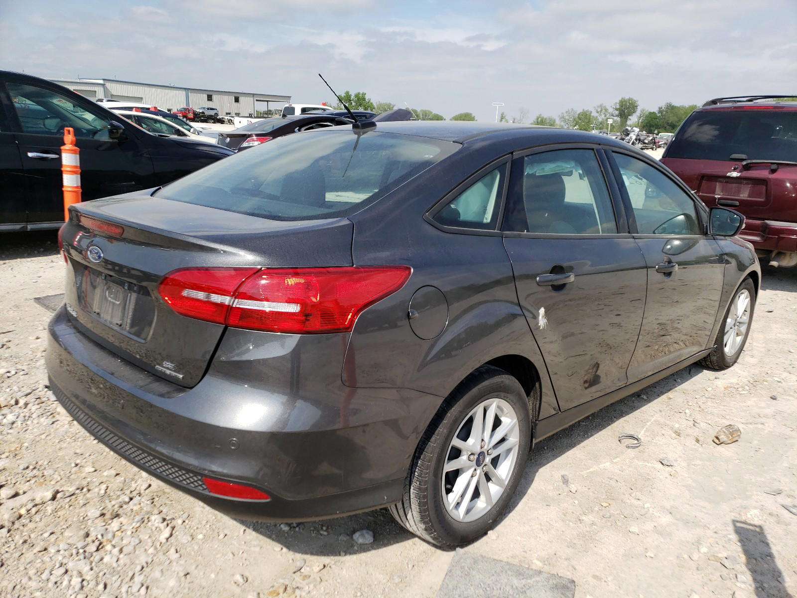 Photo 4 from auction – 2015 FORD FOCUS SE with VIN 1FADP3F21FL219862