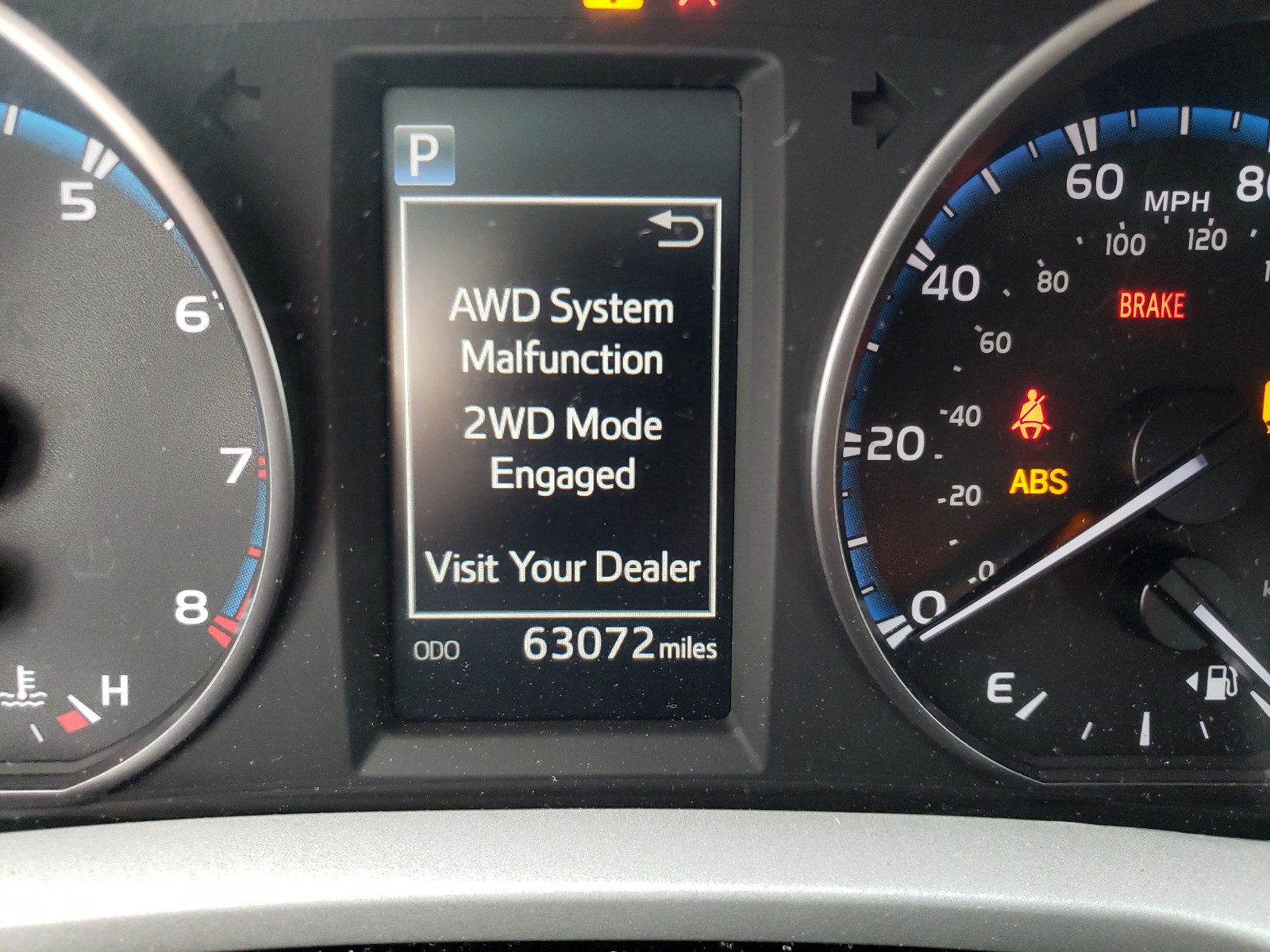 Photo 8 from auction – 2017 TOYOTA RAV4 LE with VIN 2T3BFREVXHW670923