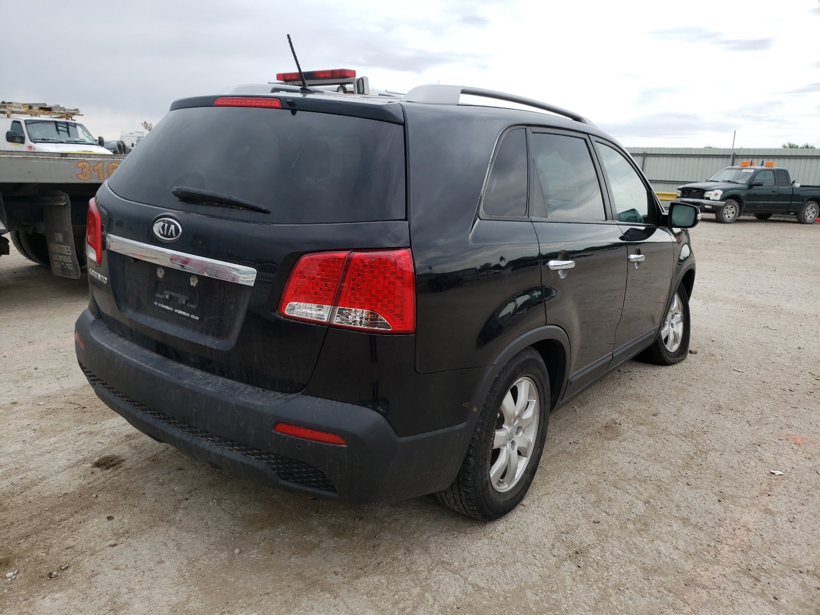 Photo 4 from auction – 2013 KIA SORENTO LX with VIN 5XYKT4A67DG408179