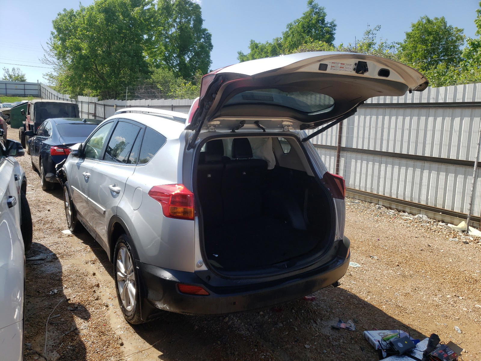 Photo 3 from auction – 2015 TOYOTA RAV4 LIMIT with VIN JTMYFREV2FD072474