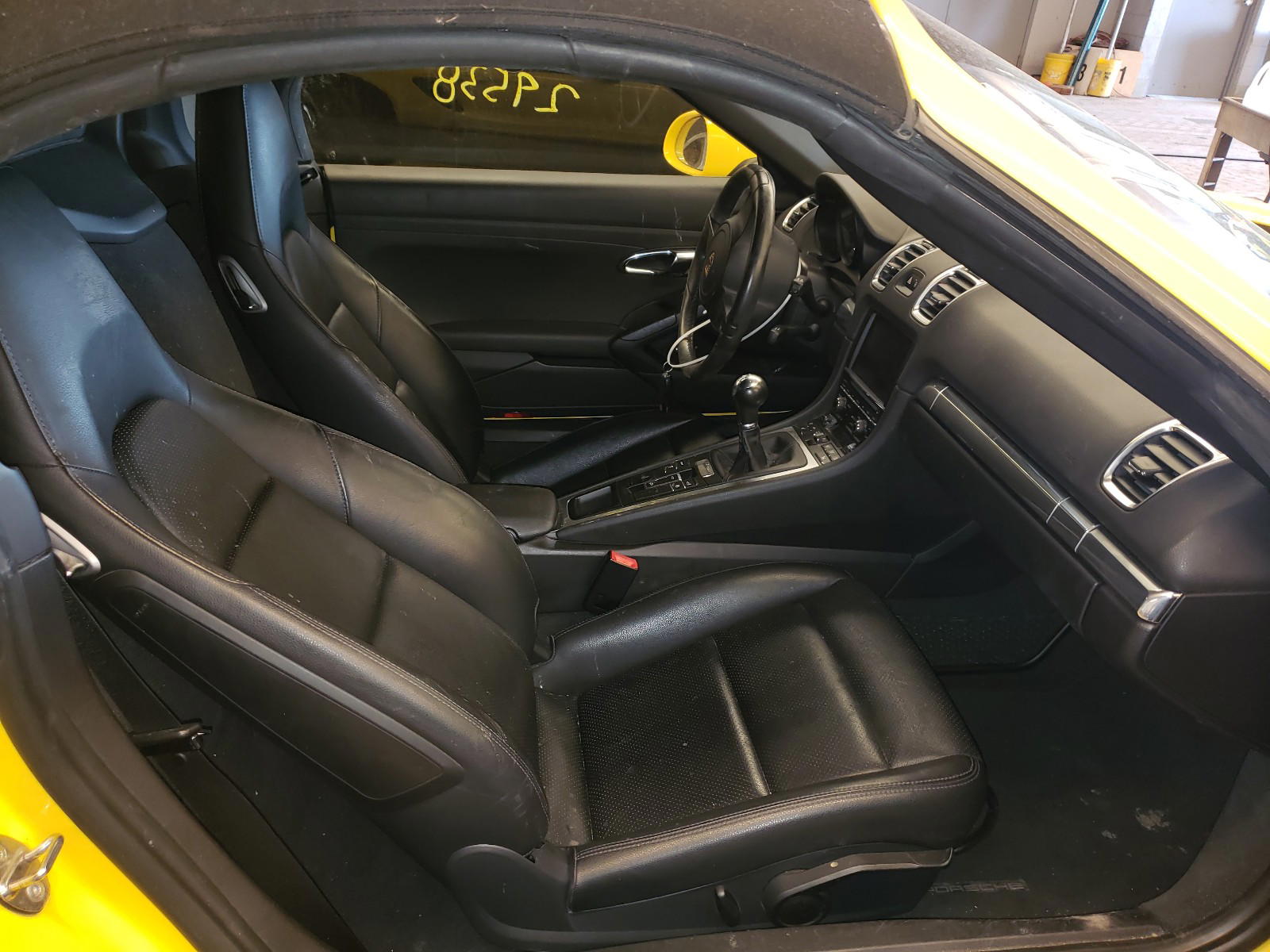Photo 5 from auction – 2015 PORSCHE BOXSTER with VIN WP0CA2A88FS121110