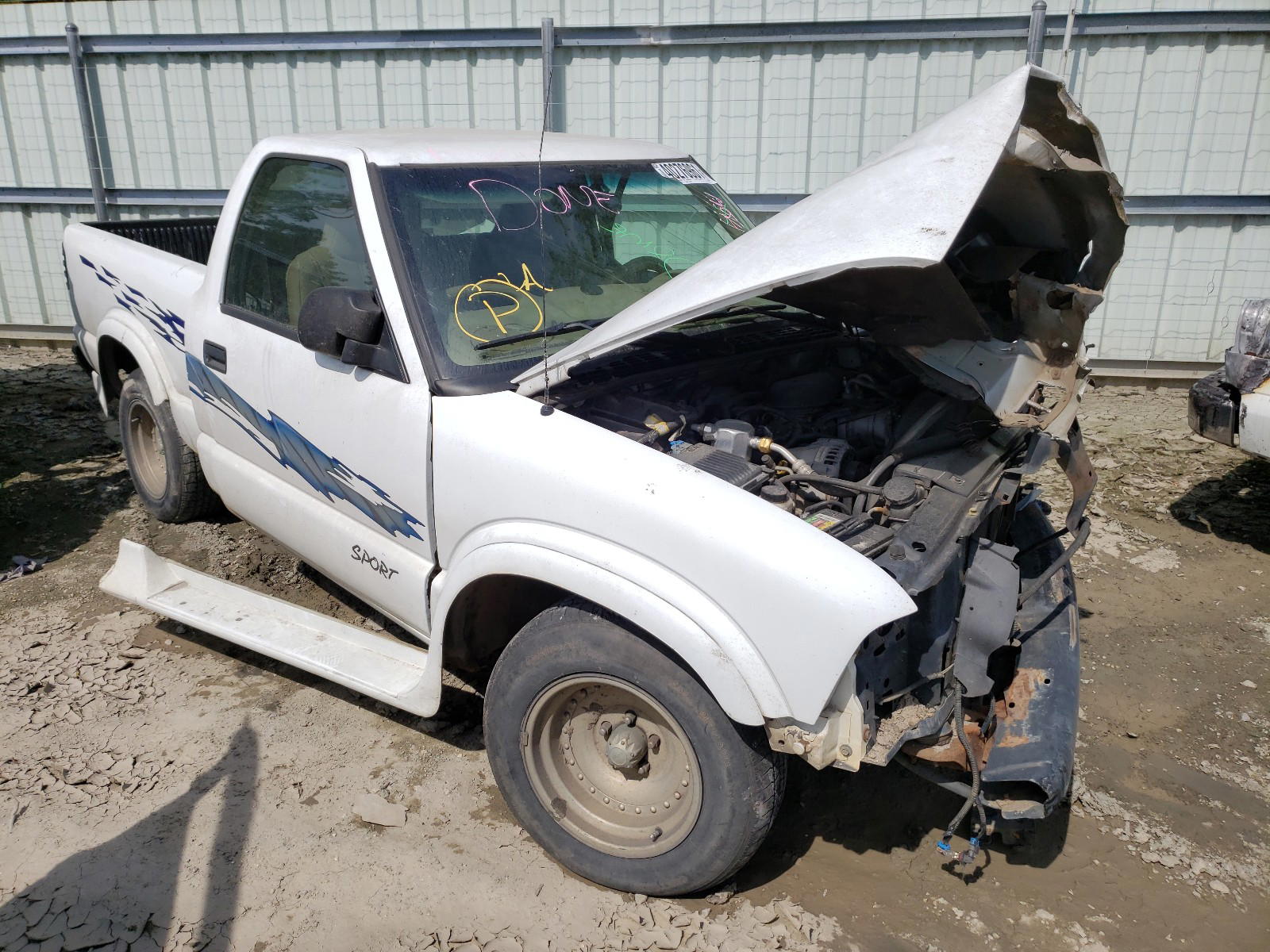 GMC SONOMA 2000 with VIN 1GTCS14W2Y8169025 - Photo from auction
