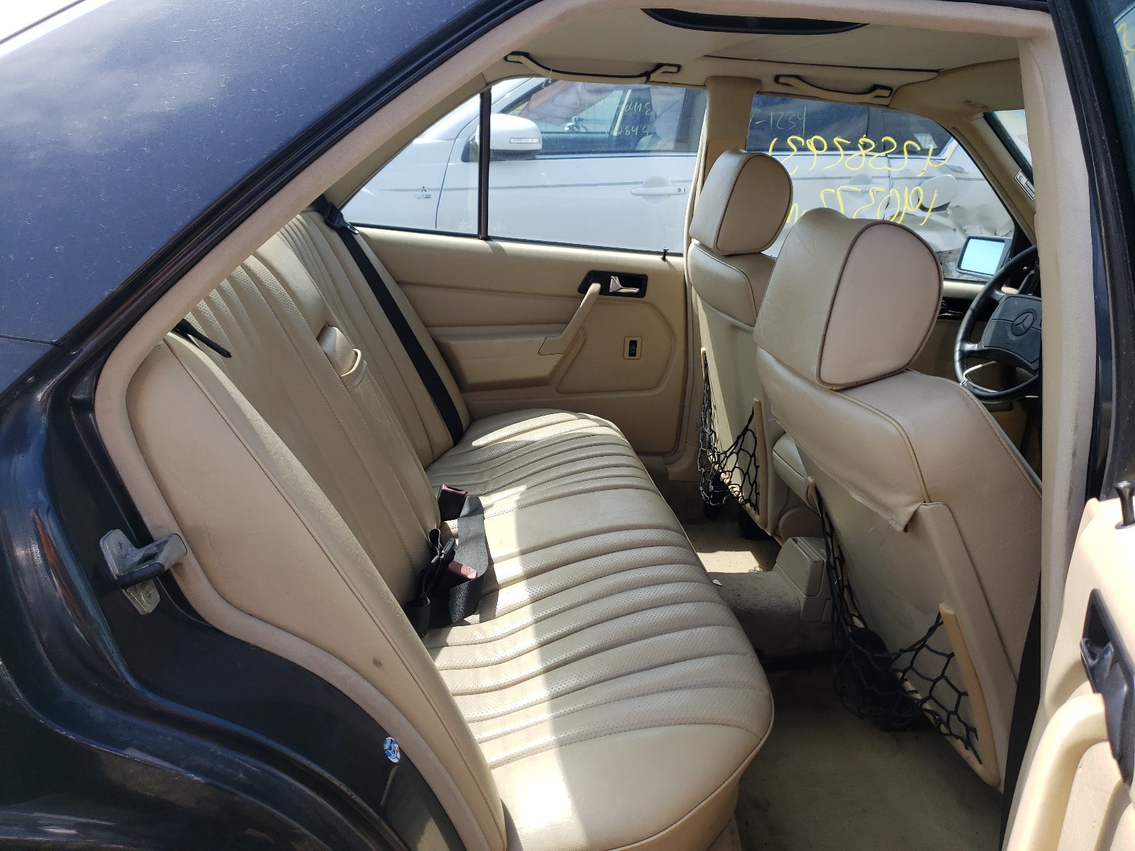 Photo 6 from auction – 1990 MERCEDES-BENZ 190 E 2.6 with VIN WDBDA29D7LF741200