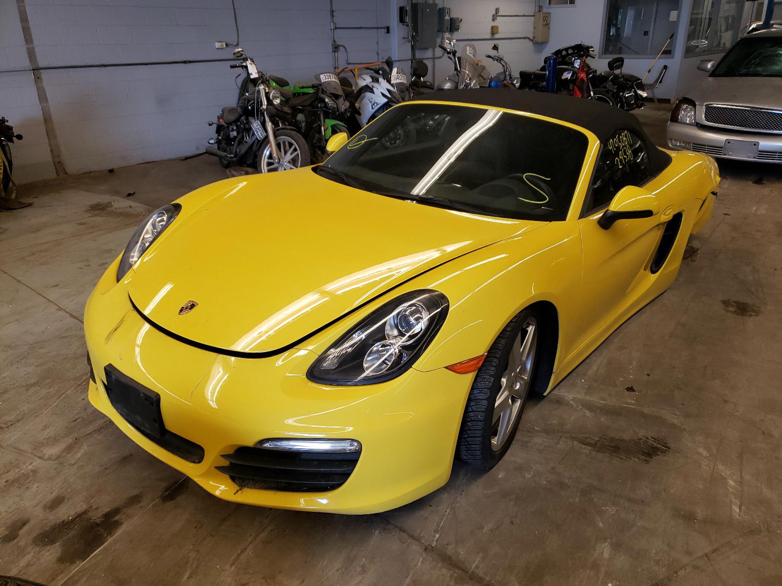 Photo 2 from auction – 2015 PORSCHE BOXSTER with VIN WP0CA2A88FS121110
