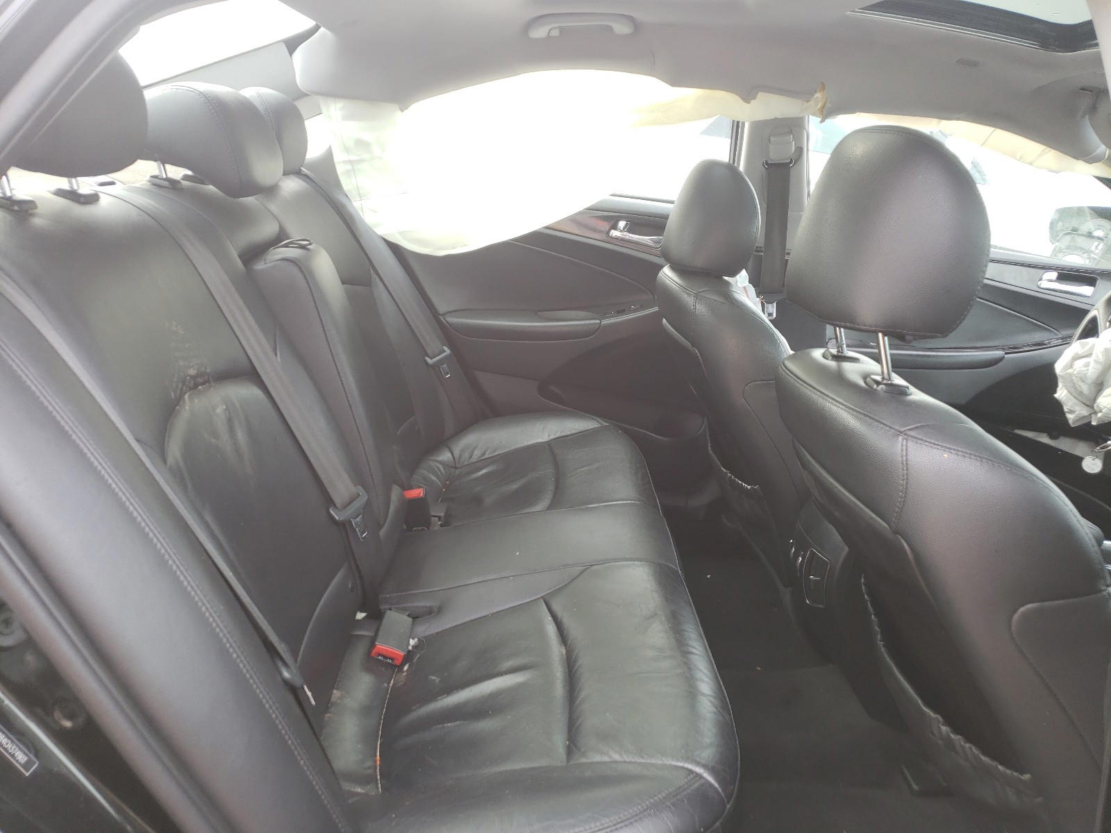 Photo 6 from auction – 2012 HYUNDAI SONATA SE with VIN 5NPEC4AB4CH374901