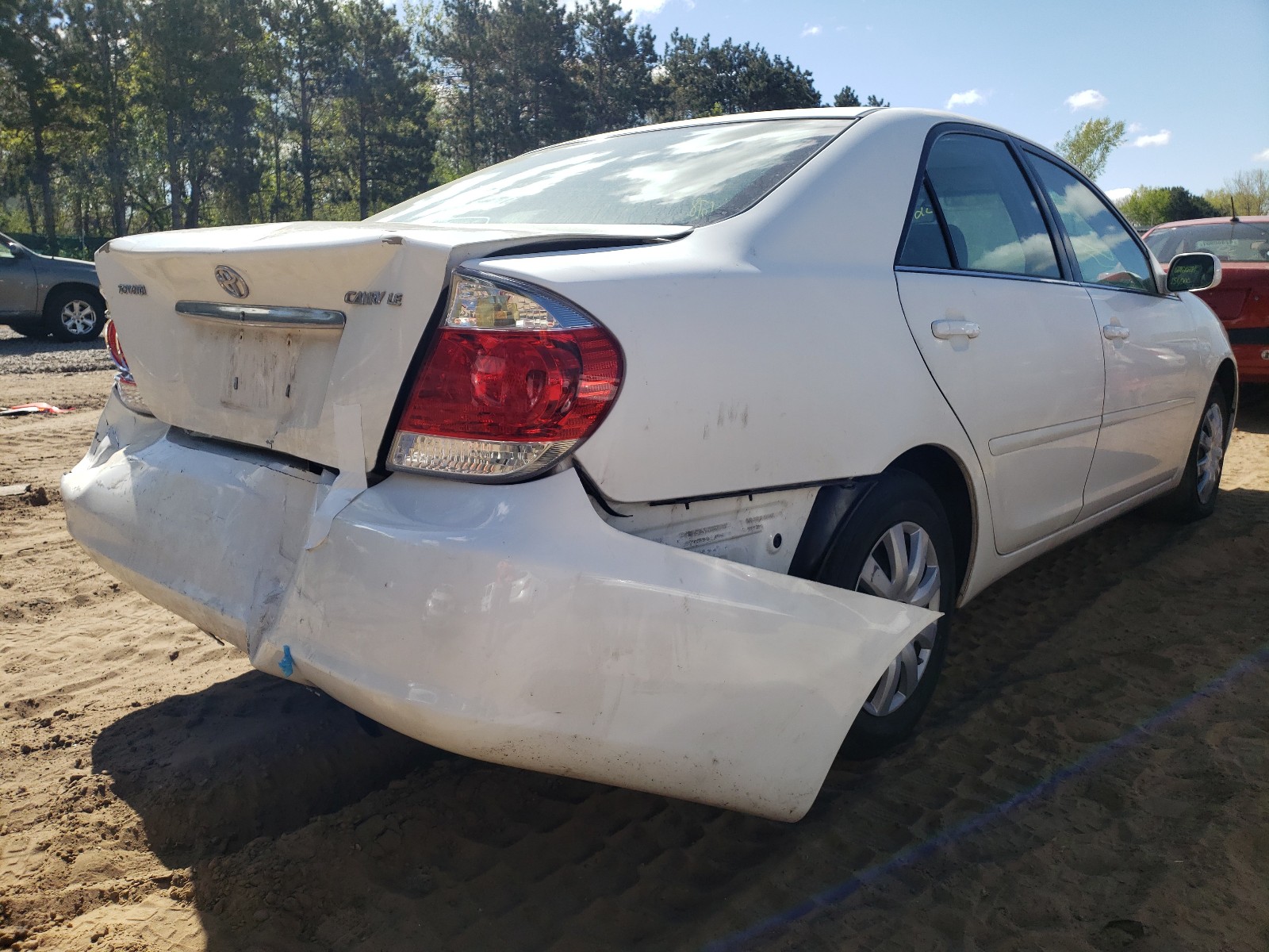 Photo 4 from auction – 2005 TOYOTA CAMRY LE with VIN 4T1BE32K65U402840