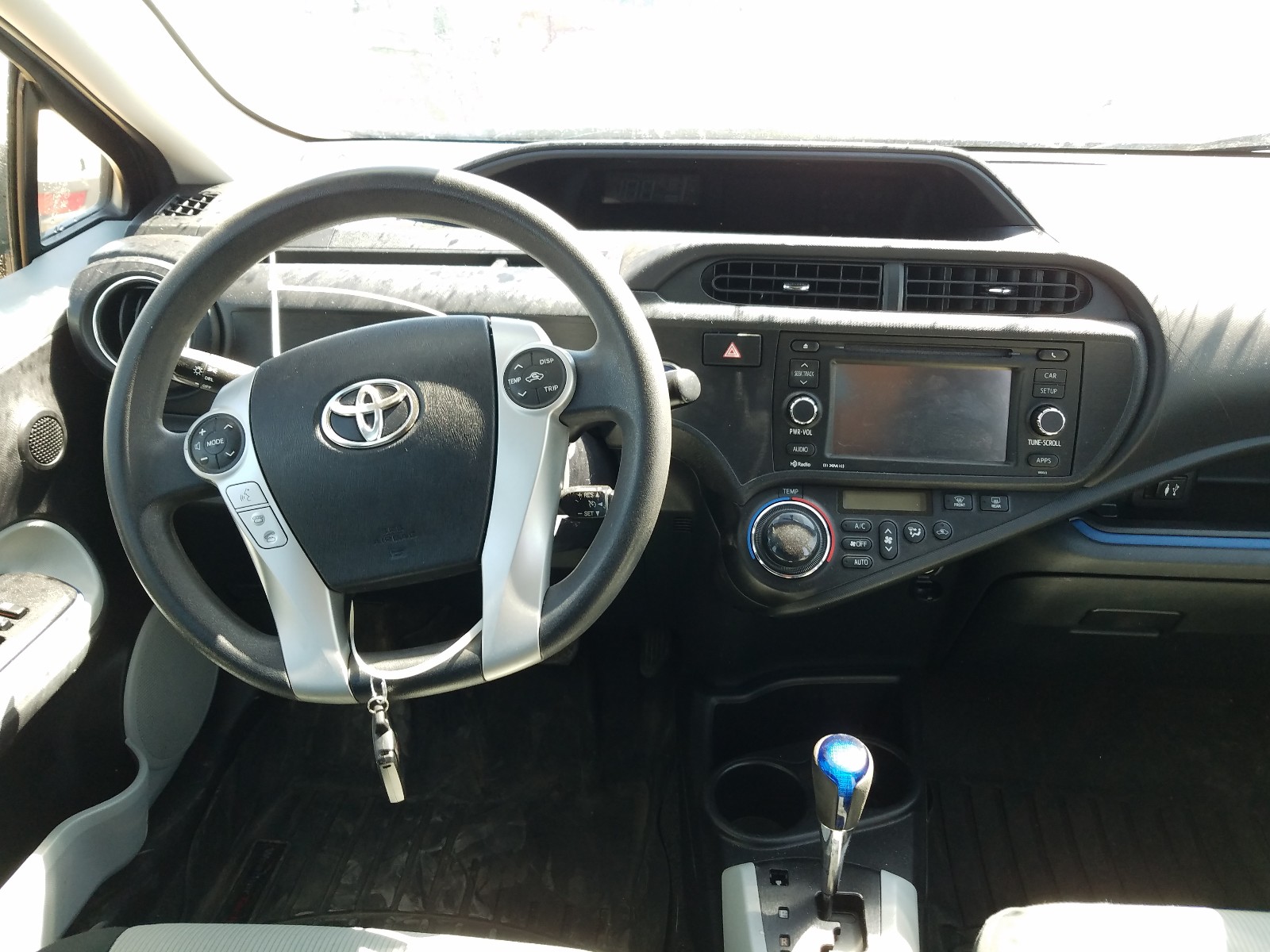 Photo 9 from auction – 2013 TOYOTA PRIUS C with VIN JTDKDTB38D1044964