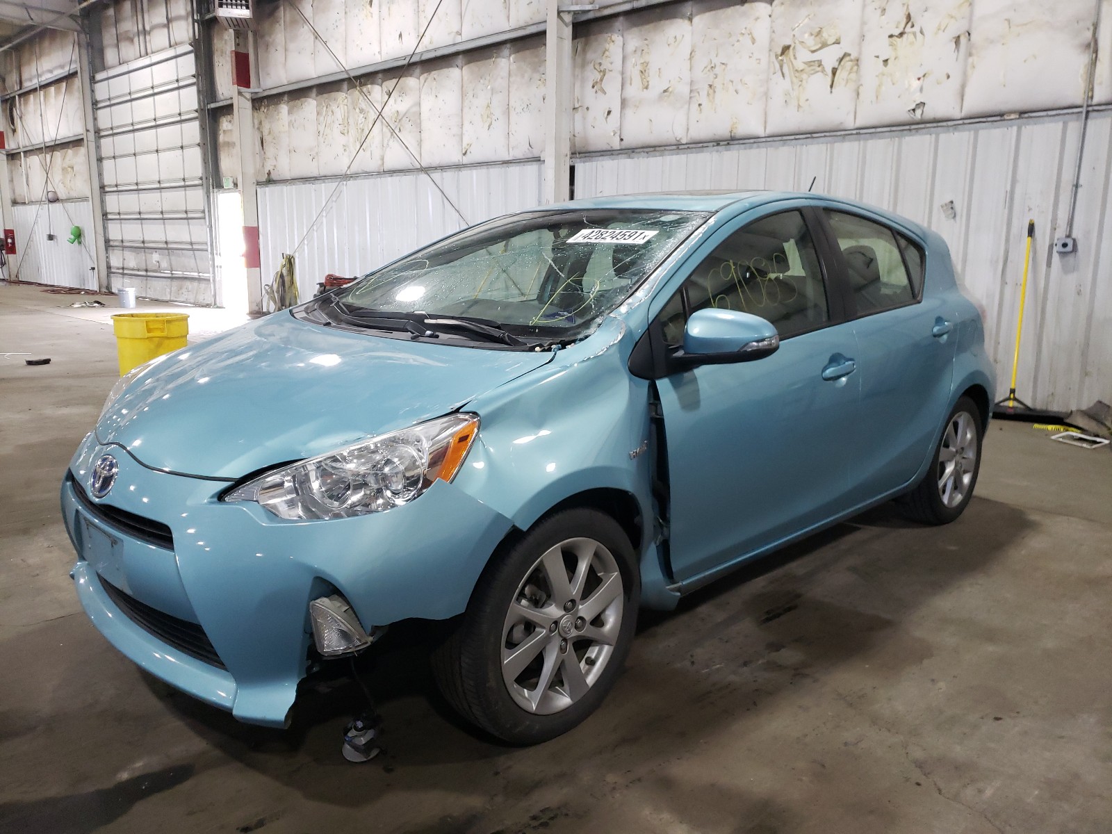 Photo 2 from auction – 2013 TOYOTA PRIUS C with VIN JTDKDTB33D1047920