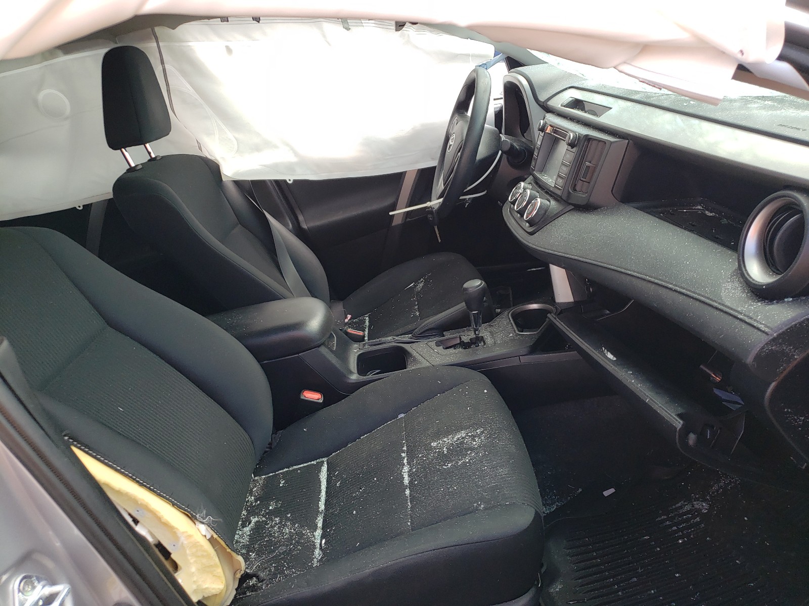 Photo 5 from auction – 2017 TOYOTA RAV4 LE with VIN 2T3BFREVXHW670923