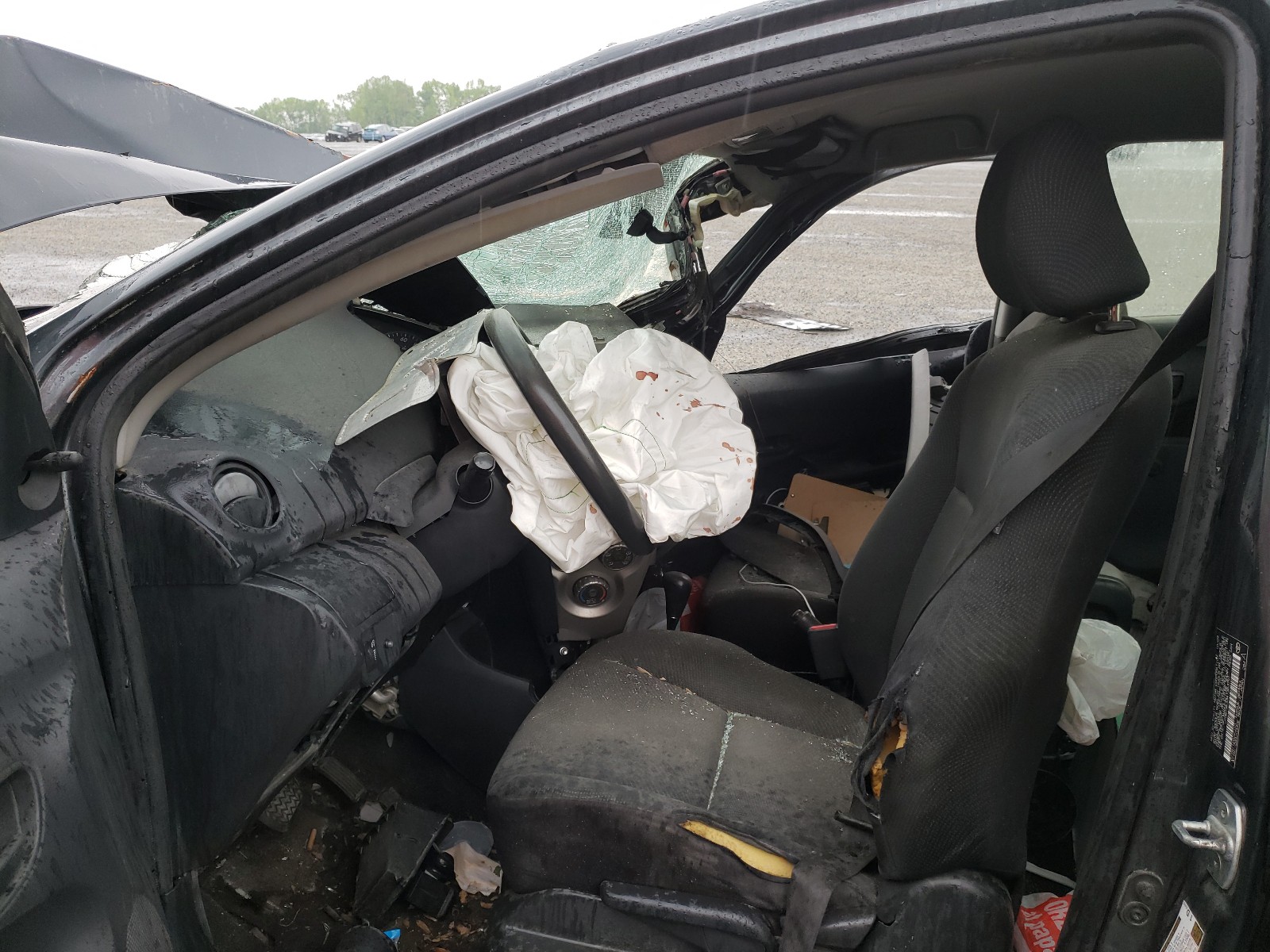 Photo 5 from auction – 2010 TOYOTA YARIS with VIN JTDBT4K33A1363791