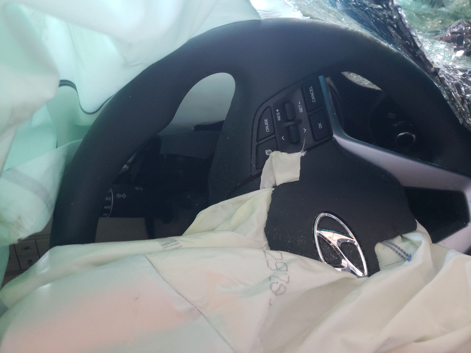 Photo 8 from auction – 2019 HYUNDAI TUCSON LIM with VIN KM8J3CA47KU938535