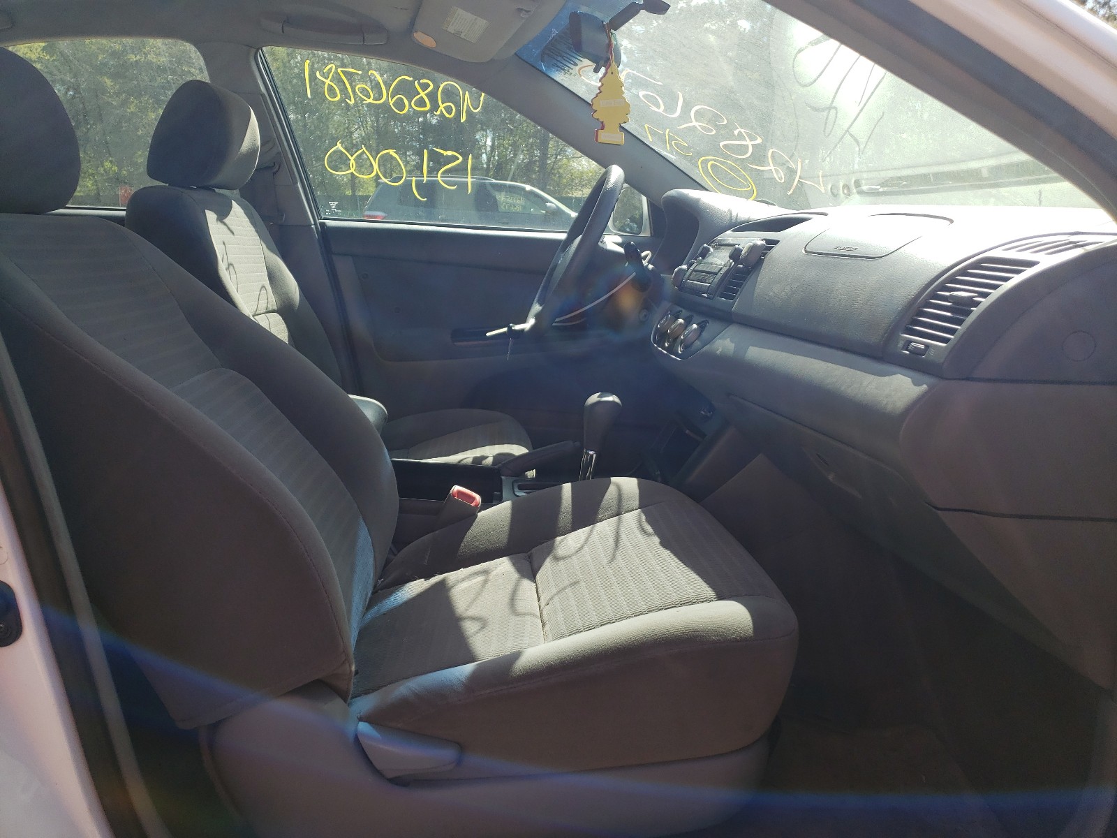 Photo 5 from auction – 2005 TOYOTA CAMRY LE with VIN 4T1BE32K65U402840