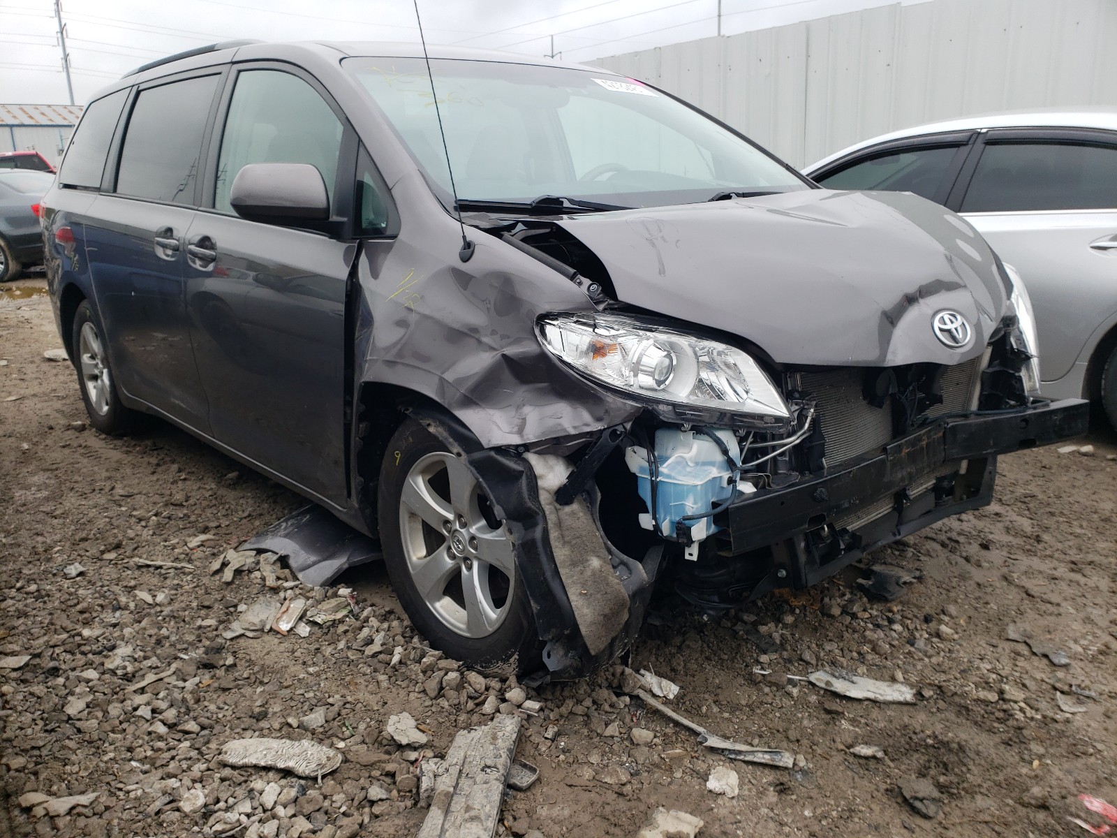 TOYOTA SIENNA LE 2014 with VIN 5TDKK3DCXES520431 - Photo from auction