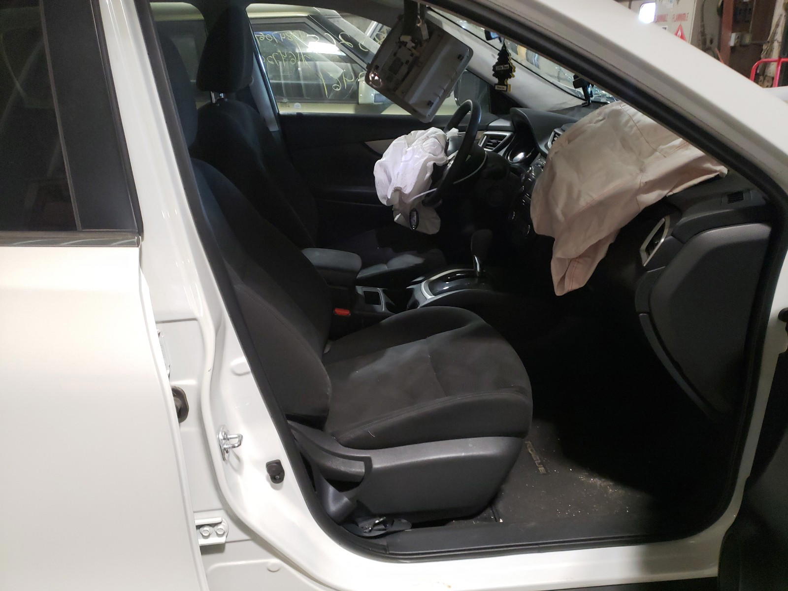 Photo 5 from auction – 2016 NISSAN ROGUE S with VIN KNMAT2MV8GP656560