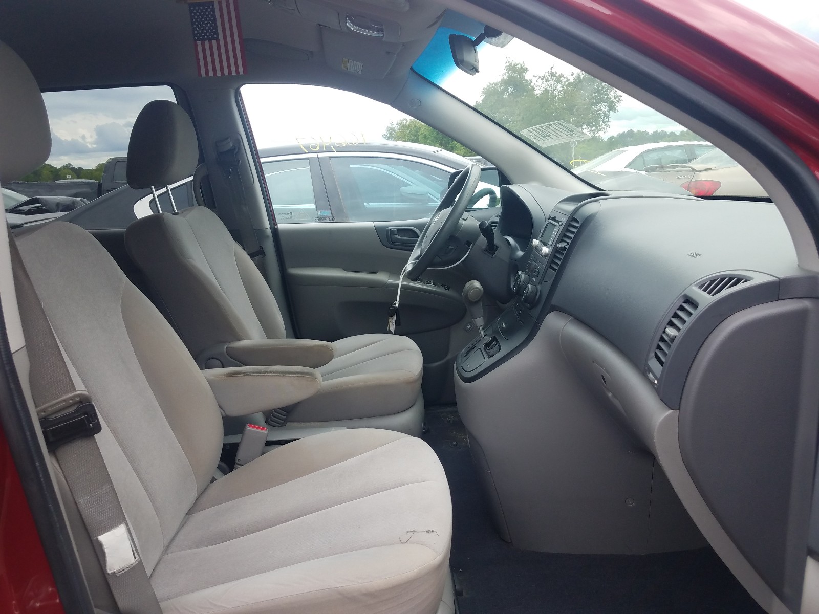 Photo 5 from auction – 2010 KIA SEDONA LX with VIN KNDMG4C32A6338038