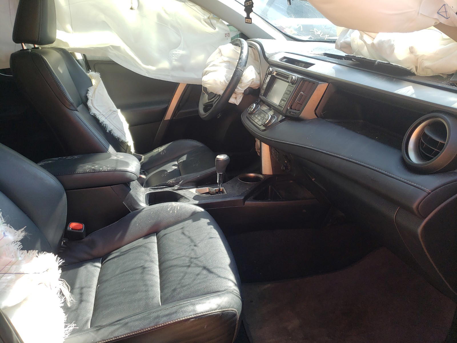 Photo 5 from auction – 2015 TOYOTA RAV4 LIMIT with VIN JTMYFREV2FD072474