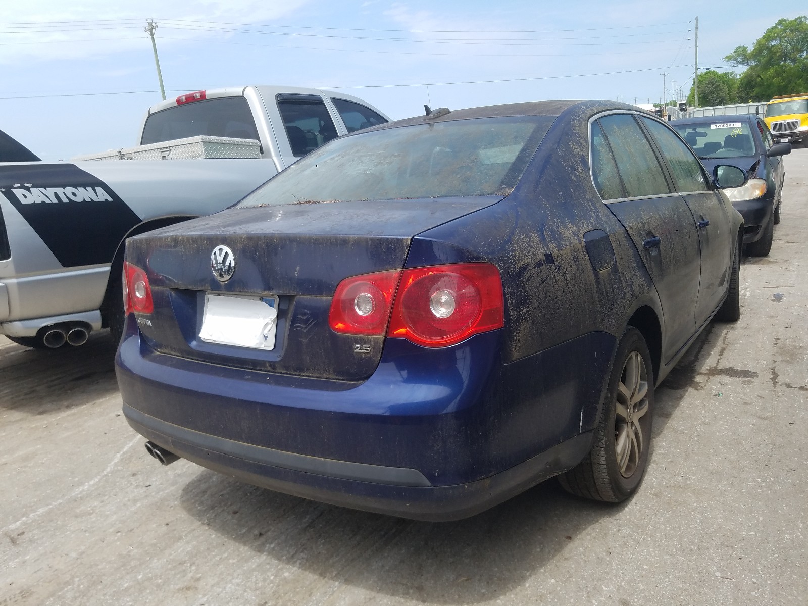 Photo 4 from auction – 2006 VOLKSWAGEN JETTA 2.5 with VIN 3VWSF71KX6M702569