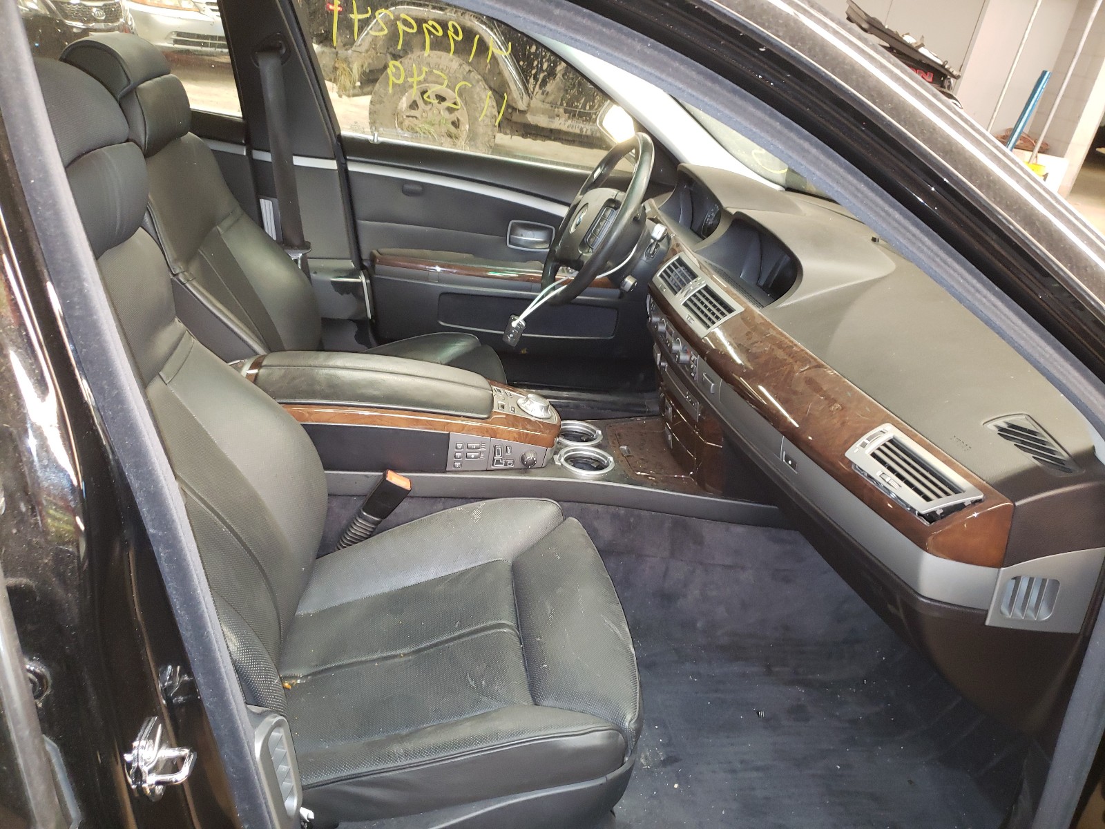 Photo 5 from auction – 2005 BMW 745 I with VIN WBAGL63555DP76430