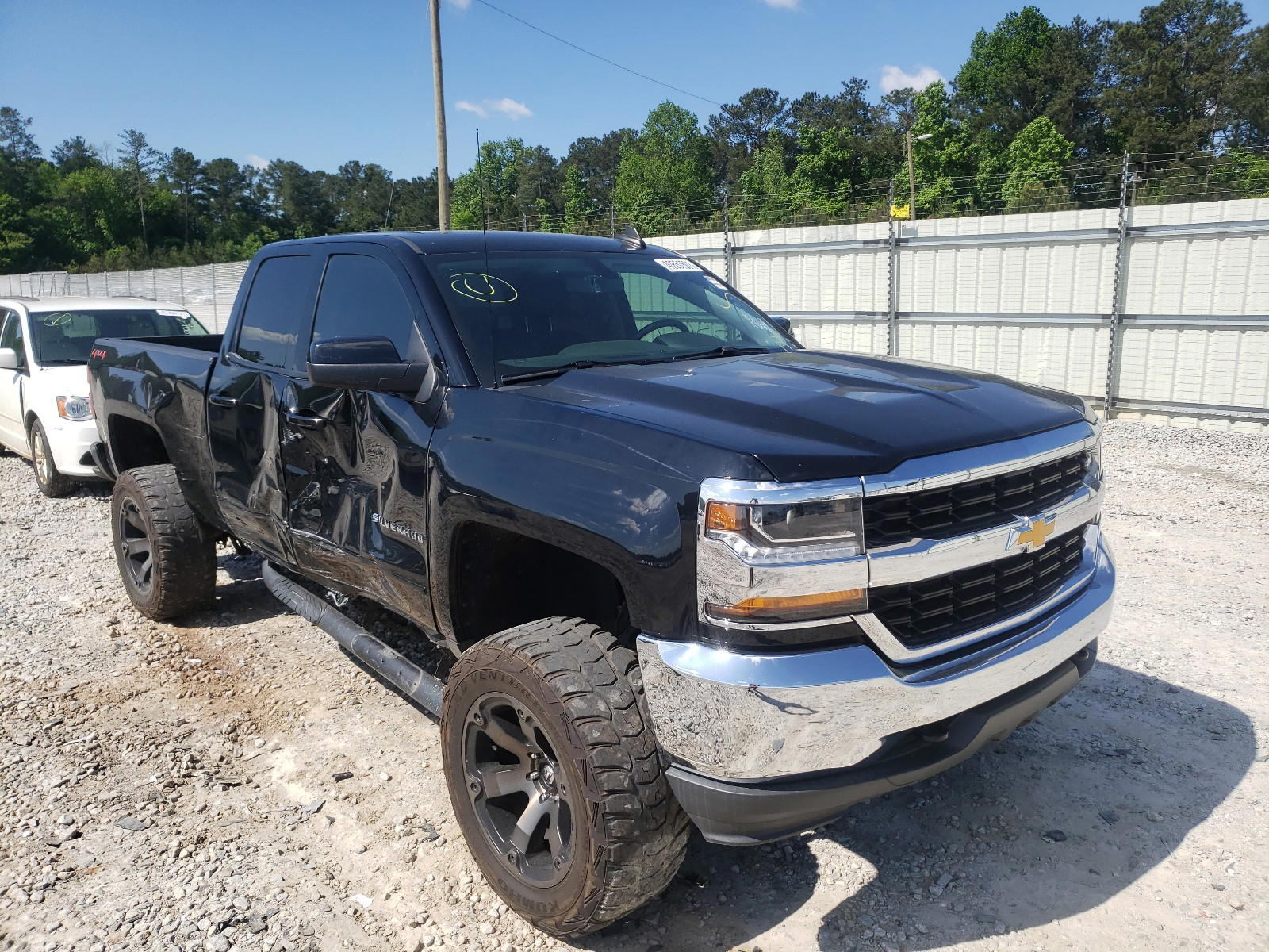 CHEVROLET SILVERADO 2019 with VIN 2GCVKPEC8K1113228 - Photo from auction