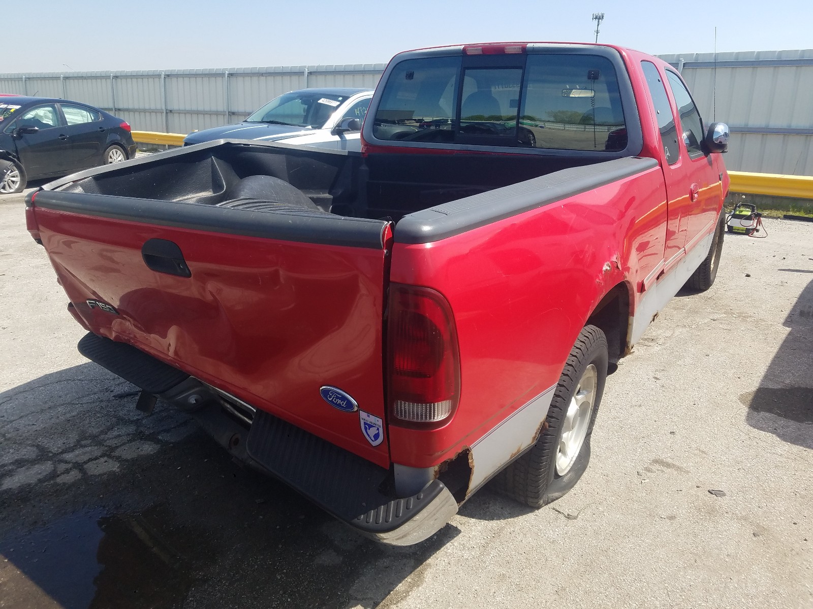 Photo 4 from auction – 1997 FORD F150 with VIN 1FTDX1764VKA61764