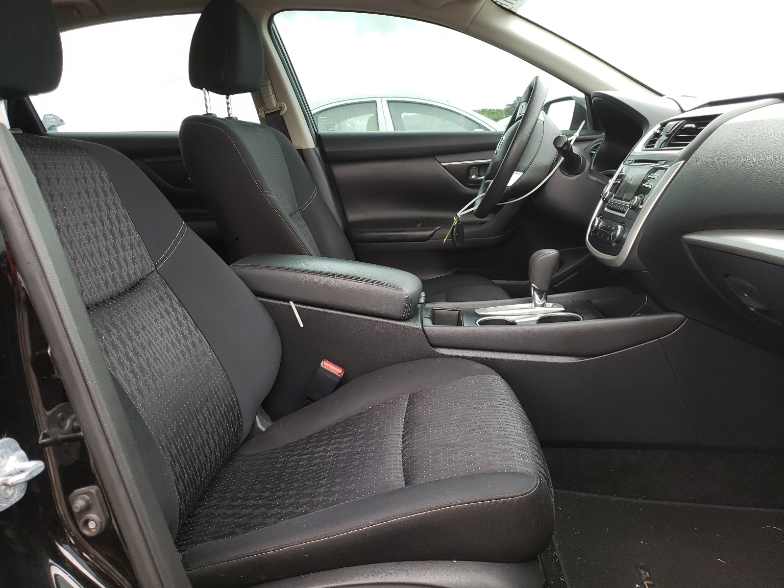Photo 5 from auction – 2017 NISSAN ALTIMA 2.5 with VIN 1N4AL3AP7HC170400
