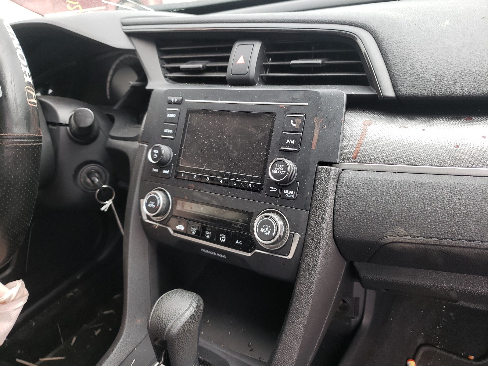 Photo 9 from auction – 2016 HONDA CIVIC LX with VIN 2HGFC2F55GH551614