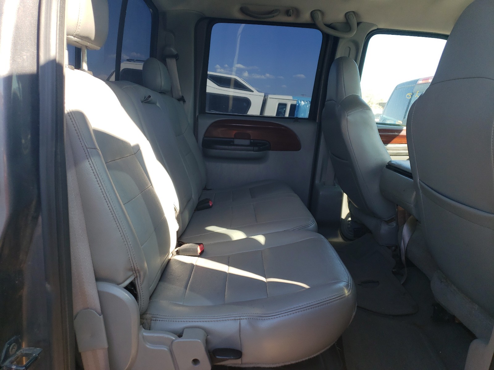 Photo 6 from auction – 2005 FORD F250 SUPER with VIN 1FTSW21P95EC39443