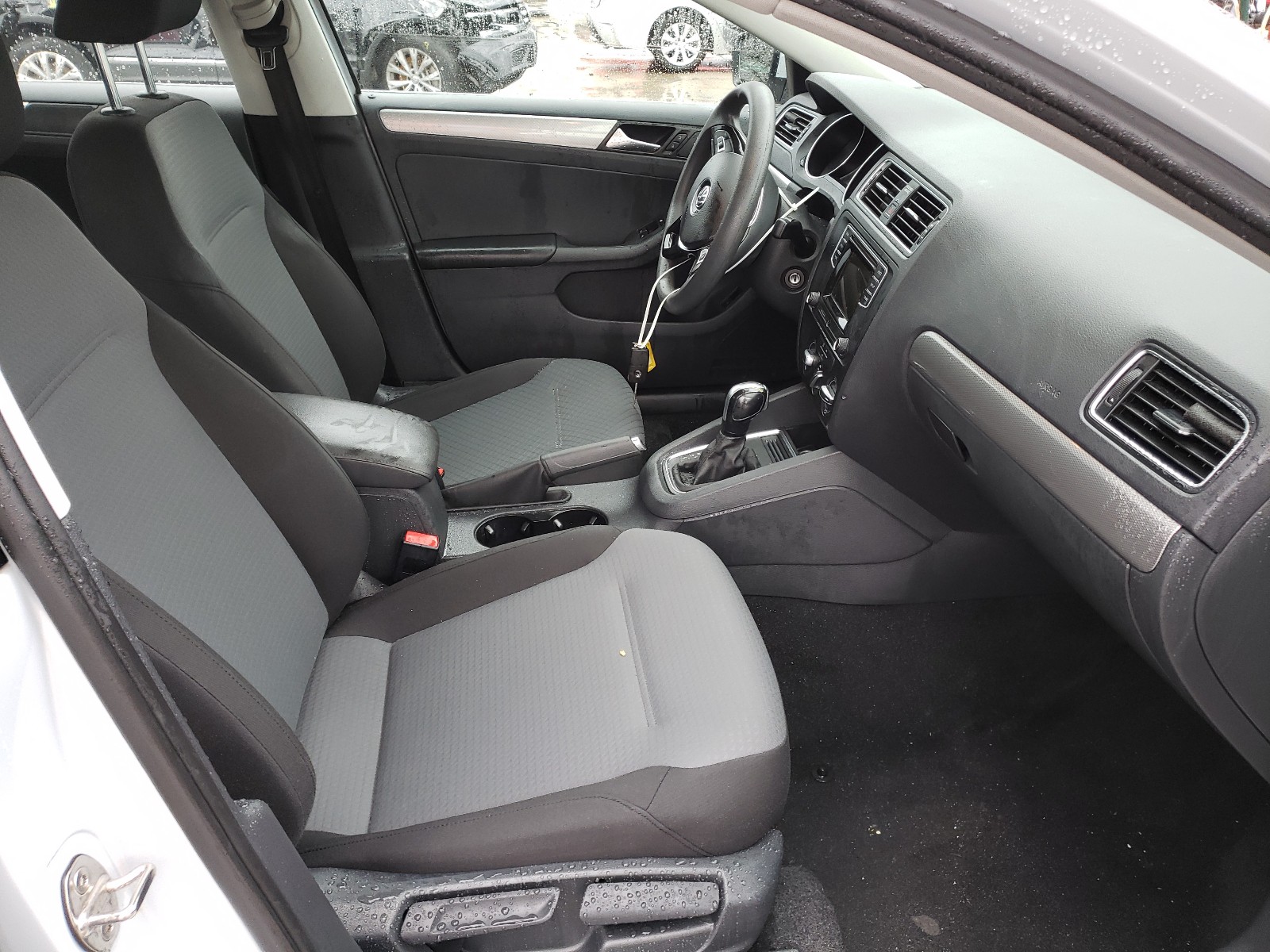 Photo 5 from auction – 2017 VOLKSWAGEN JETTA S with VIN 3VW2B7AJ6HM324806