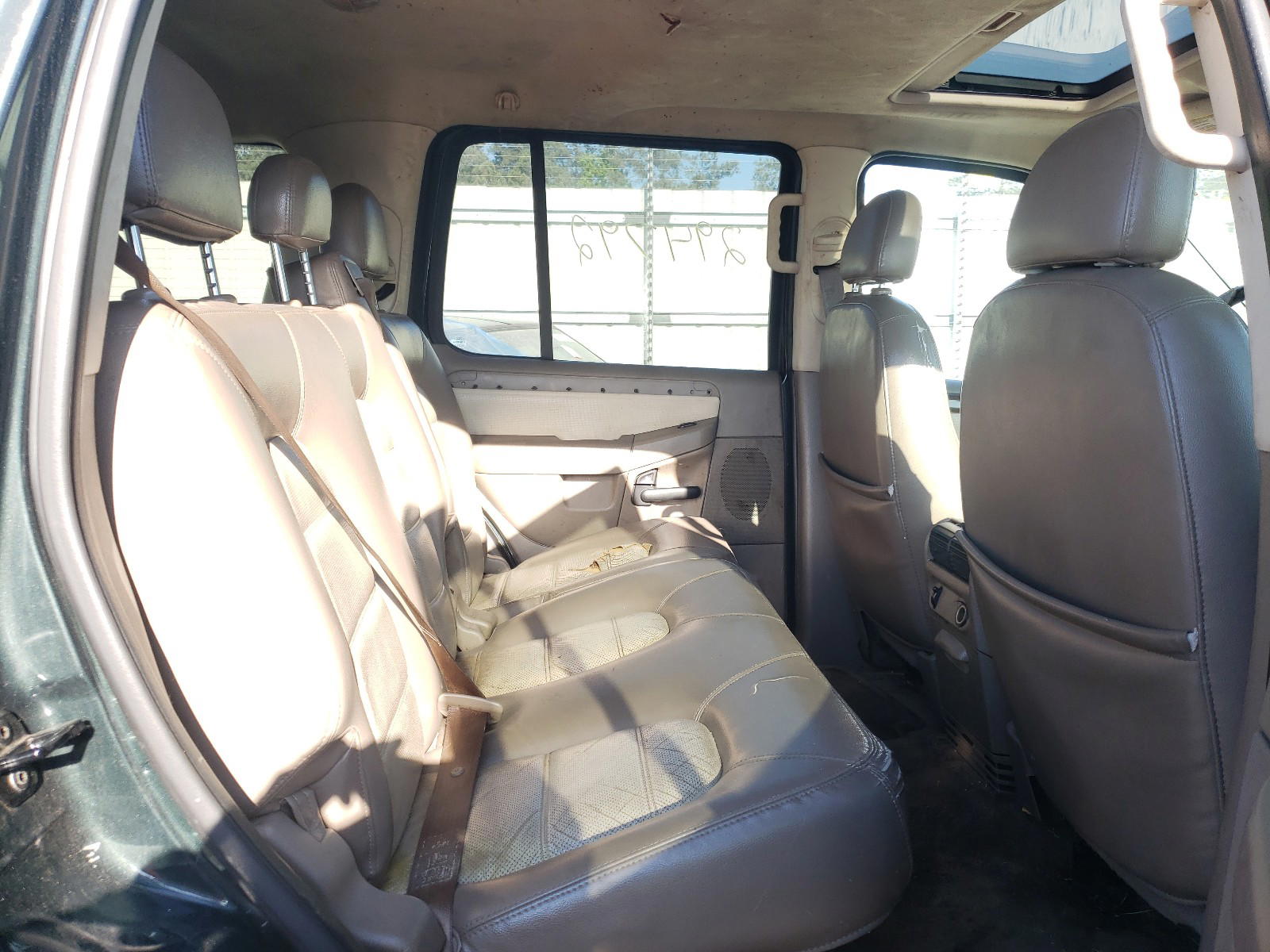 Photo 6 from auction – 2003 FORD EXPLORER E with VIN 1FMZU74W33UA82060