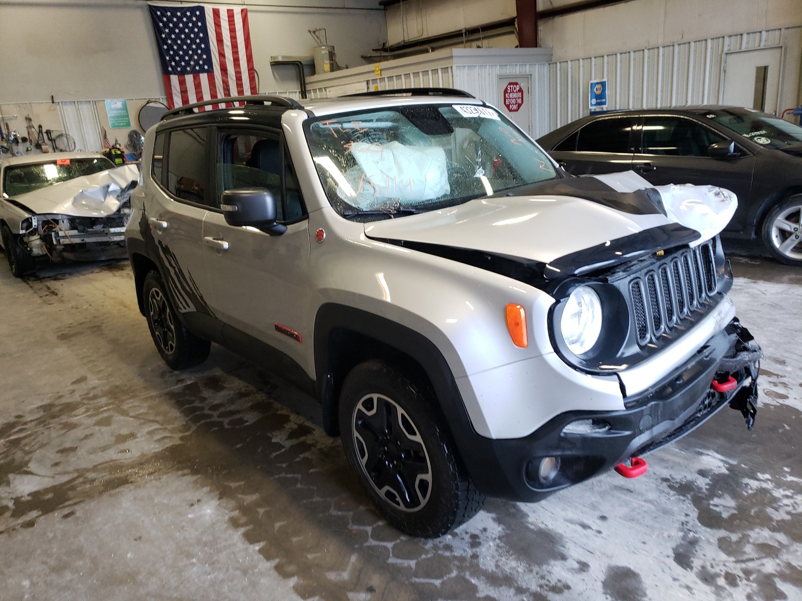 JEEP RENEGADE T 2017 with VIN ZACCJBCBXHPF94704 - Photo from auction