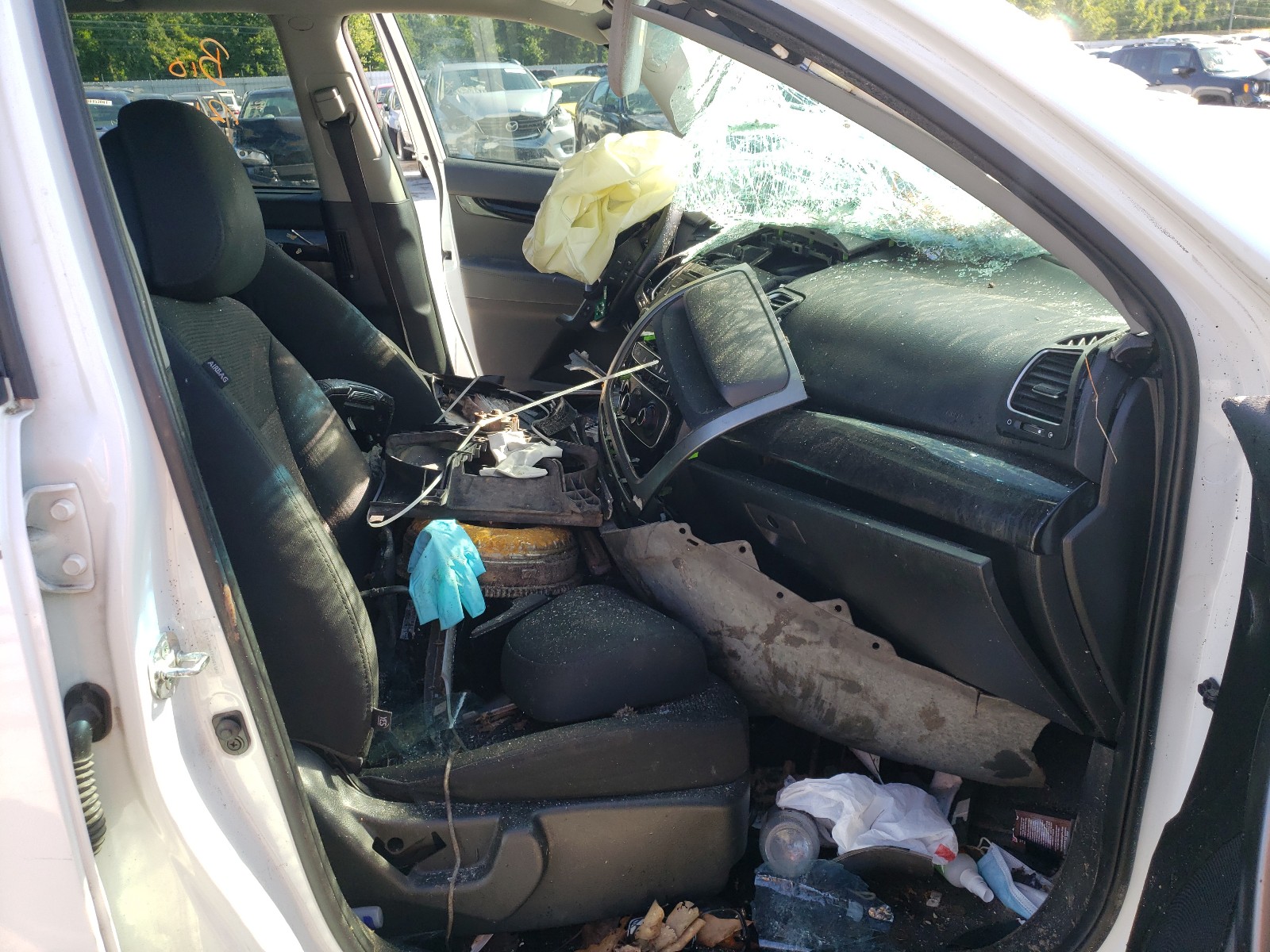 Photo 5 from auction – 2015 KIA SORENTO LX with VIN 5XYKT3A61FG601540