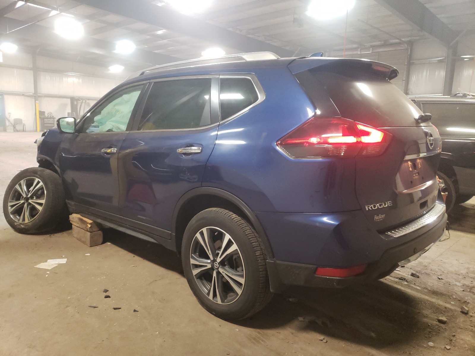 Photo 3 from auction – 2019 NISSAN ROGUE S with VIN 5N1AT2MV8KC826623