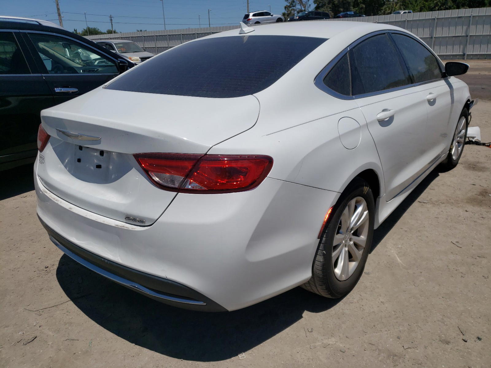 Photo 4 from auction – 2016 CHRYSLER 200 LIMITE with VIN 1C3CCCAB3GN176905