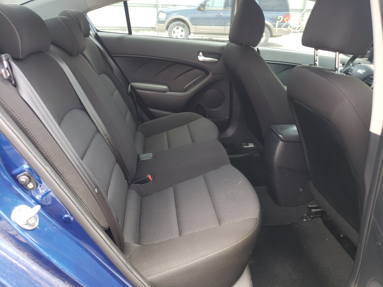 Photo 6 from auction – 2017 KIA FORTE LX with VIN 3KPFK4A77HE114281