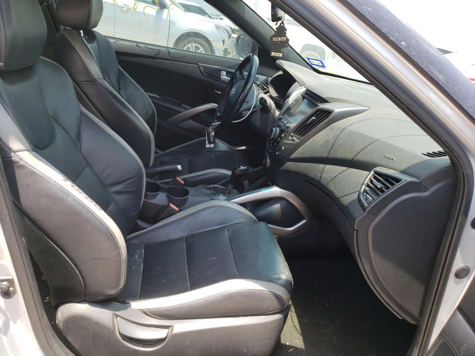 Photo 5 from auction – 2016 HYUNDAI VELOSTER T with VIN KMHTC6AE3GU257329