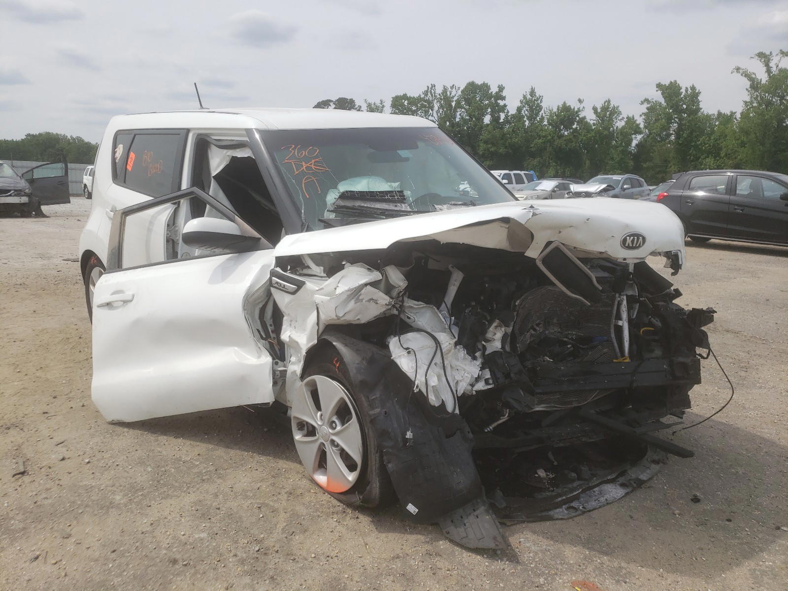 KIA SOUL 2015 with VIN KNDJN2A29F7774698 - Photo from auction