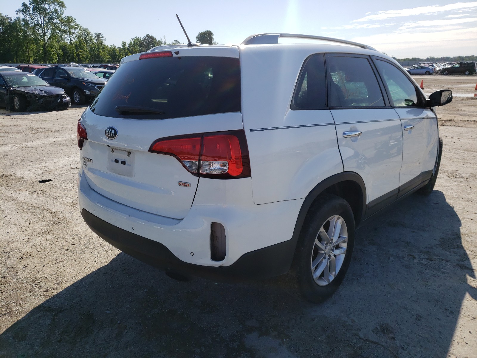 Photo 4 from auction – 2015 KIA SORENTO LX with VIN 5XYKT3A61FG601540
