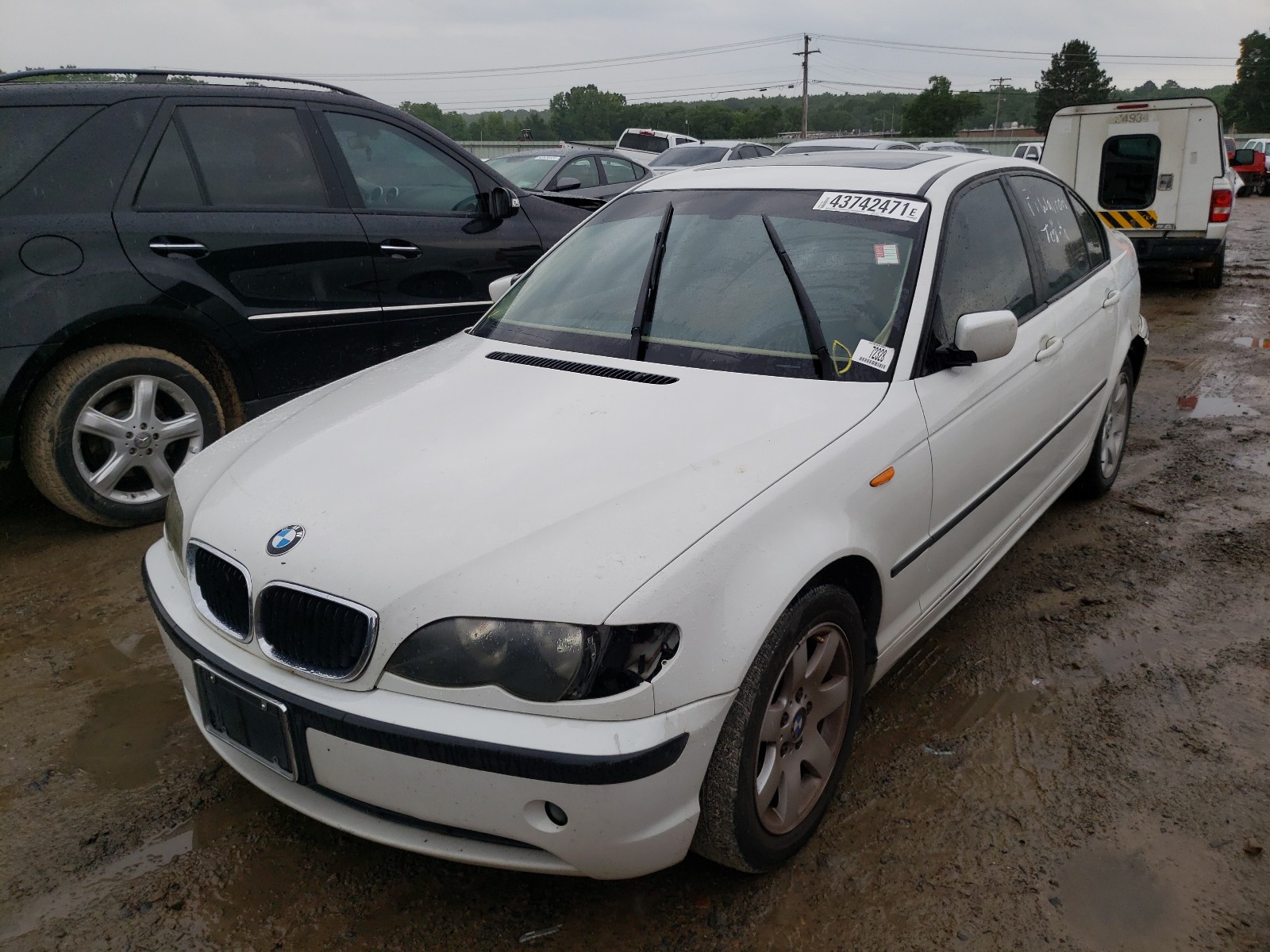 Photo 2 from auction – 2005 BMW 325 I with VIN WBAET37475NJ87509