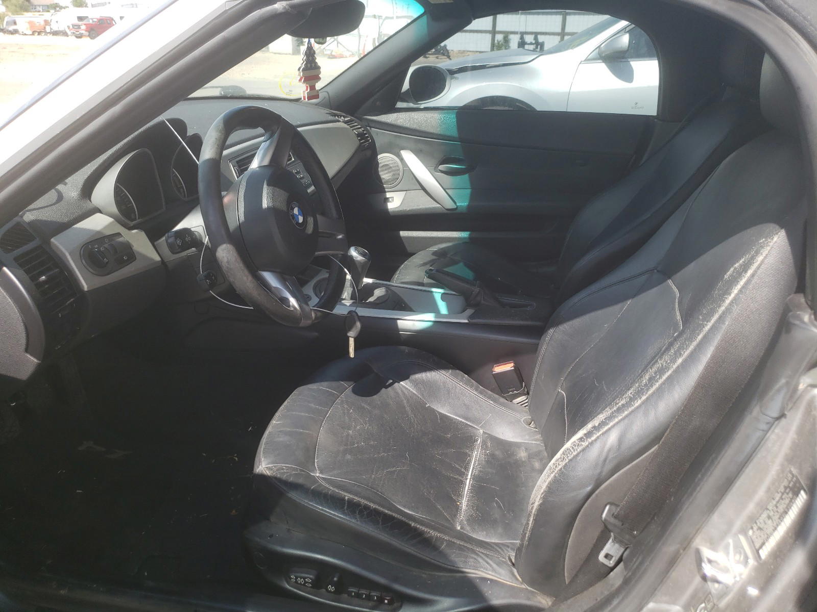 Photo 5 from auction – 2003 BMW Z4 with VIN 4USBT53493LT21480