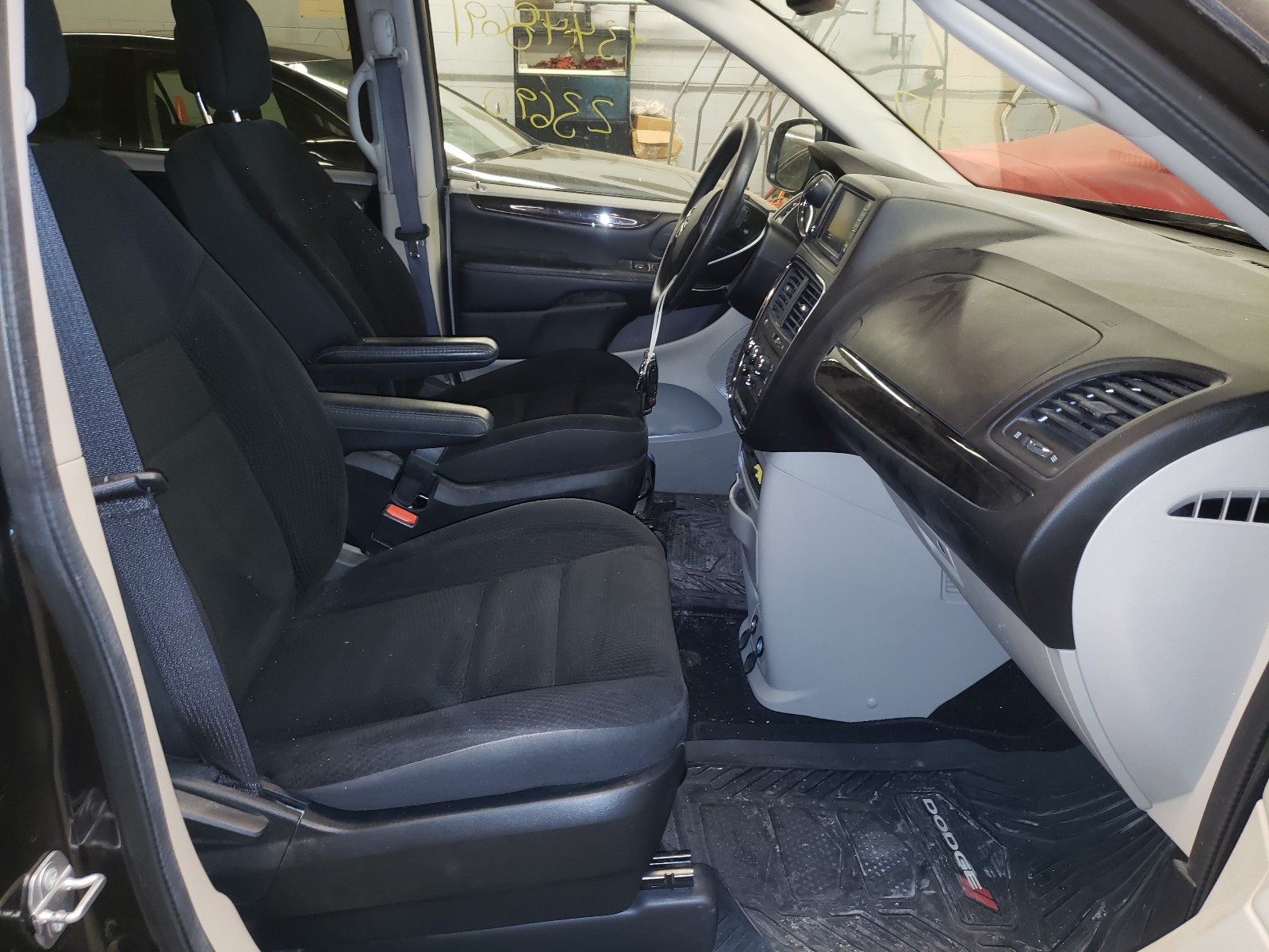Photo 5 from auction – 2019 DODGE GRAND CARA with VIN 2C4RDGBG7KR678722