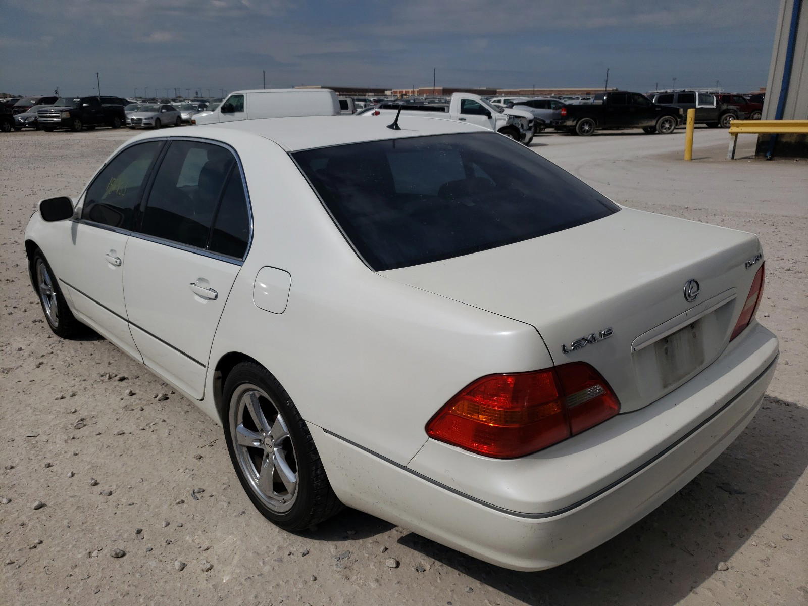 Photo 3 from auction – 2002 LEXUS LS 430 with VIN JTHBN30F520080882